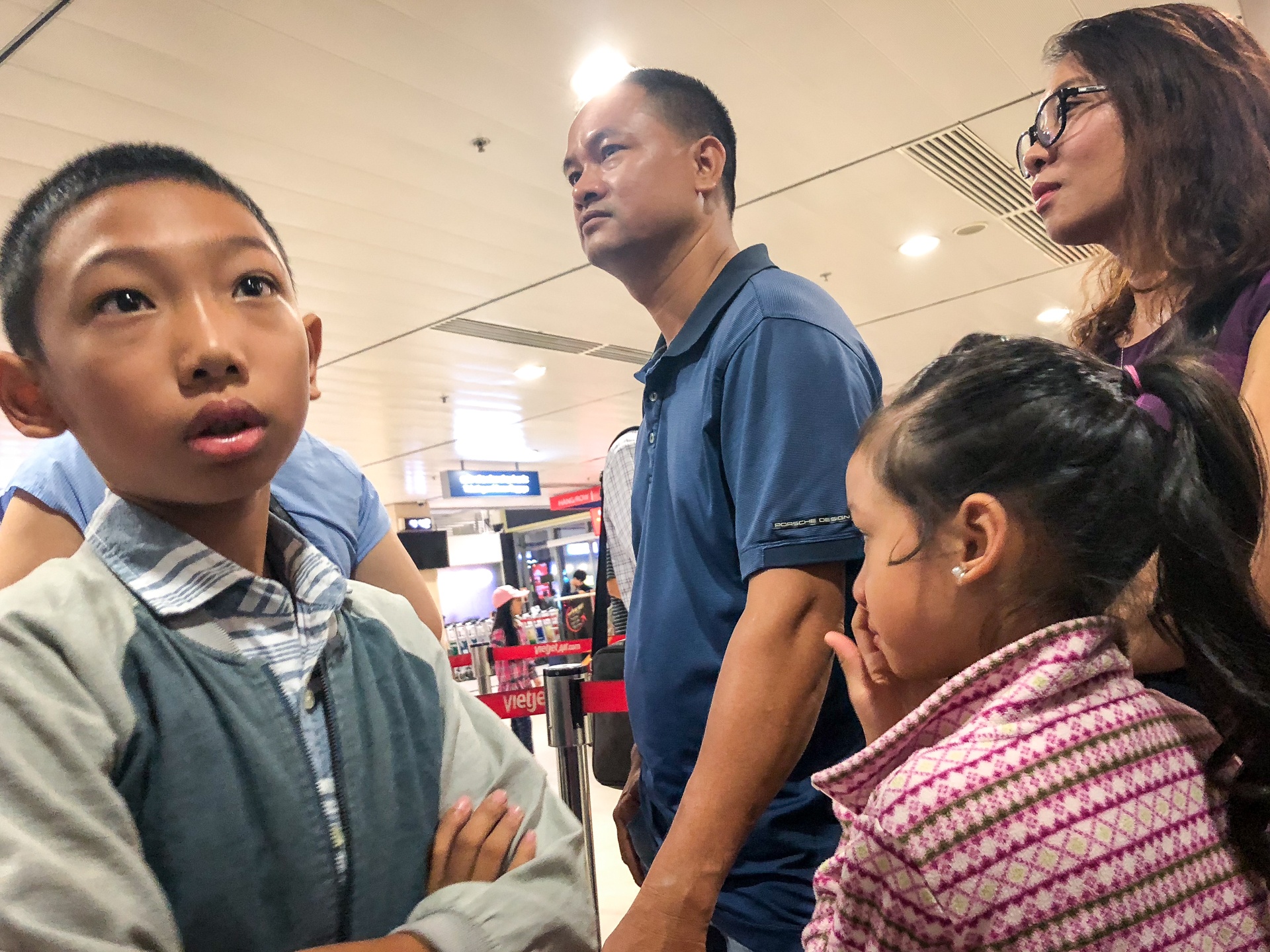 san bay tan son nhat dong nghit nguoi ngay ngay dau nghi le anh 8