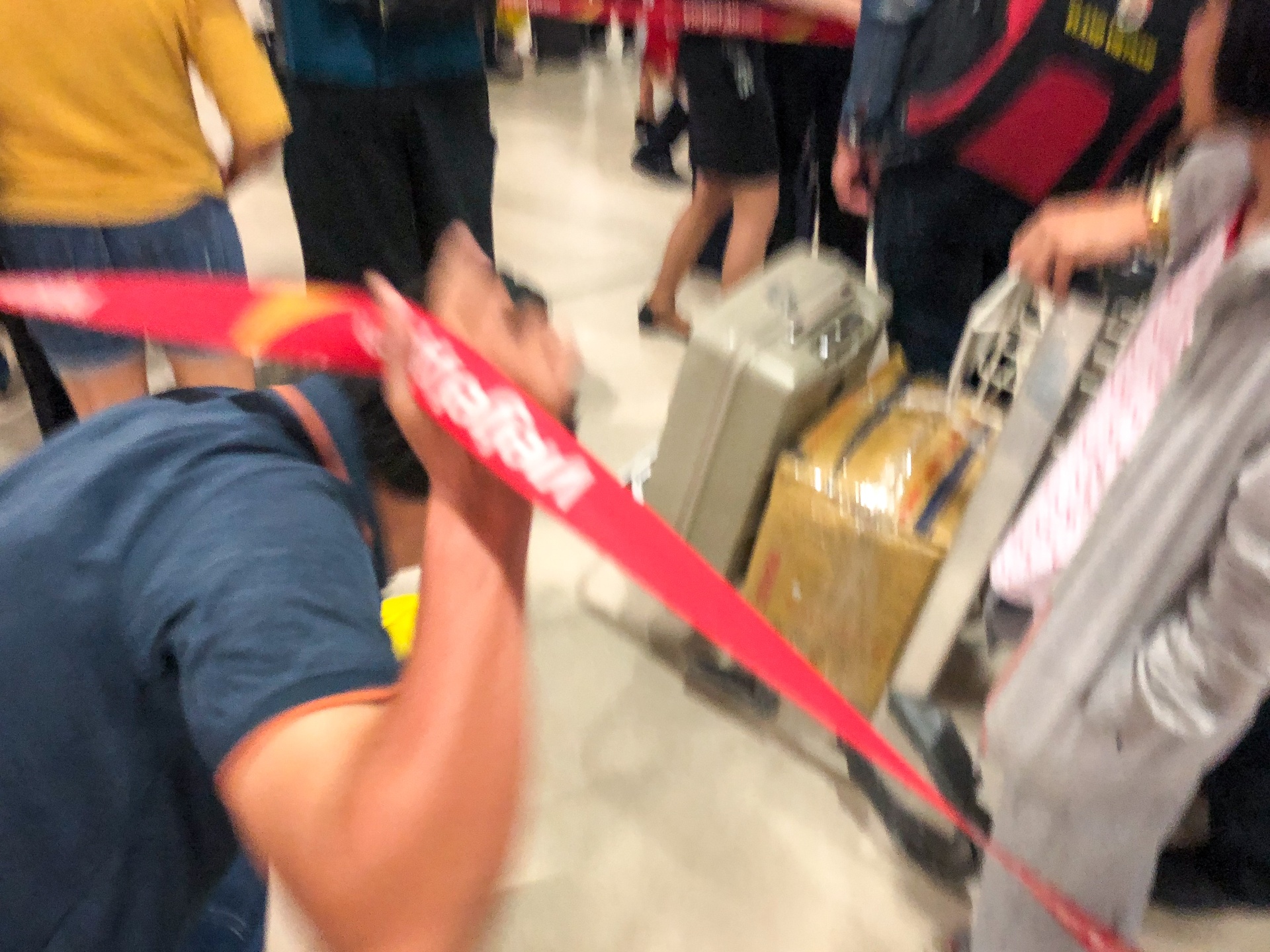 san bay tan son nhat dong nghit nguoi ngay ngay dau nghi le anh 10