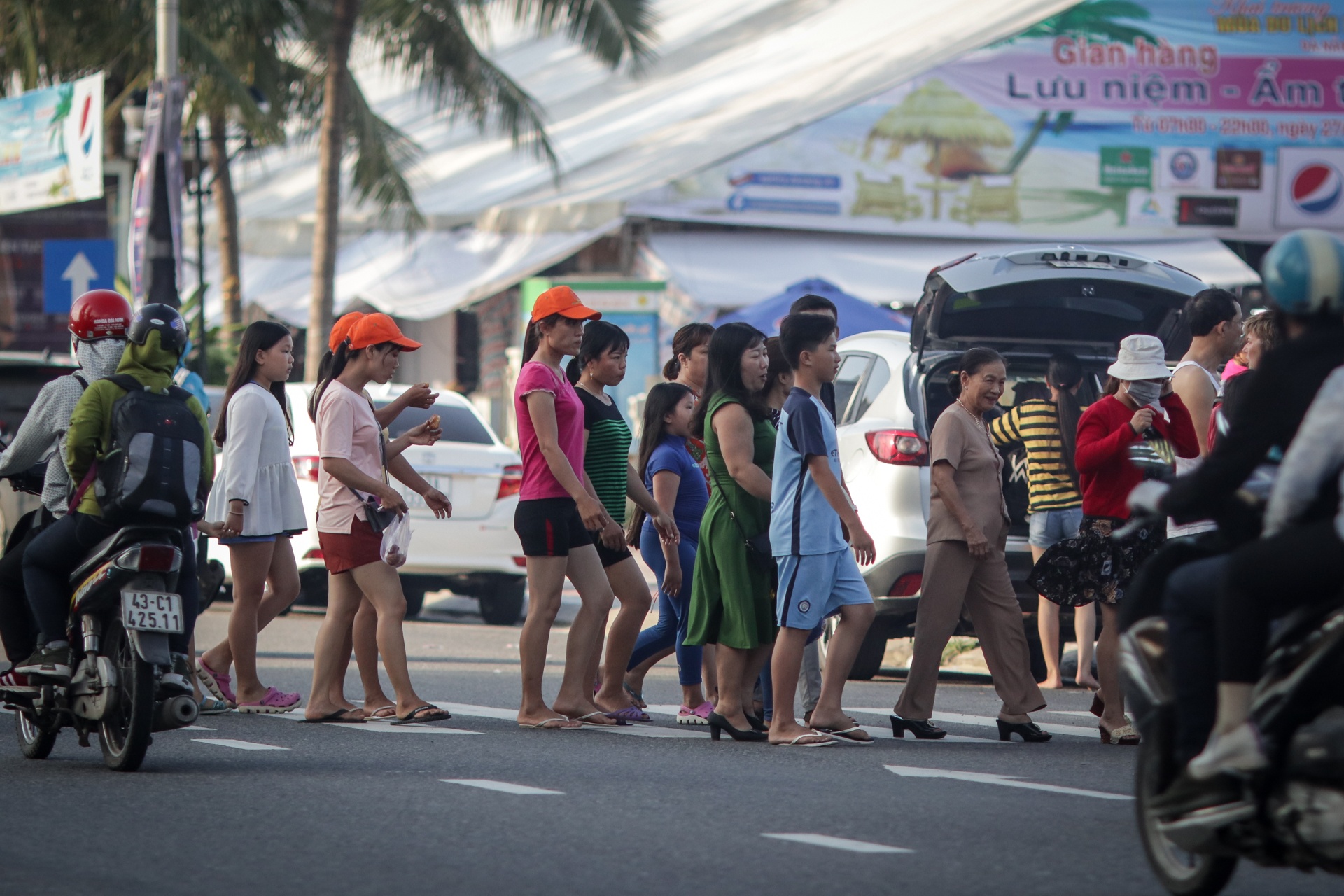 du khach dong nghit bien da nang trong ngay nghi le cuoi cung anh 2