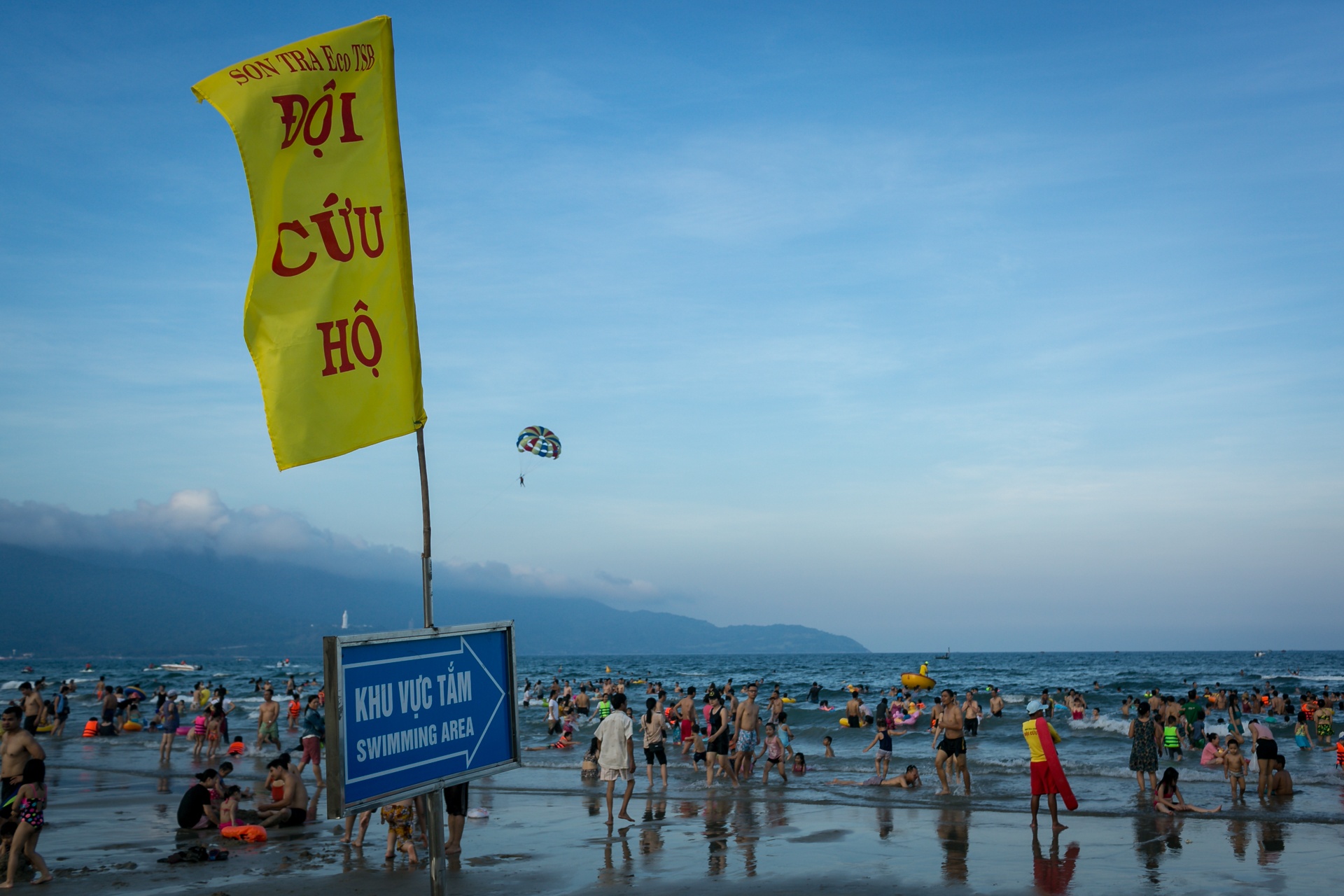 du khach dong nghit bien da nang trong ngay nghi le cuoi cung anh 3