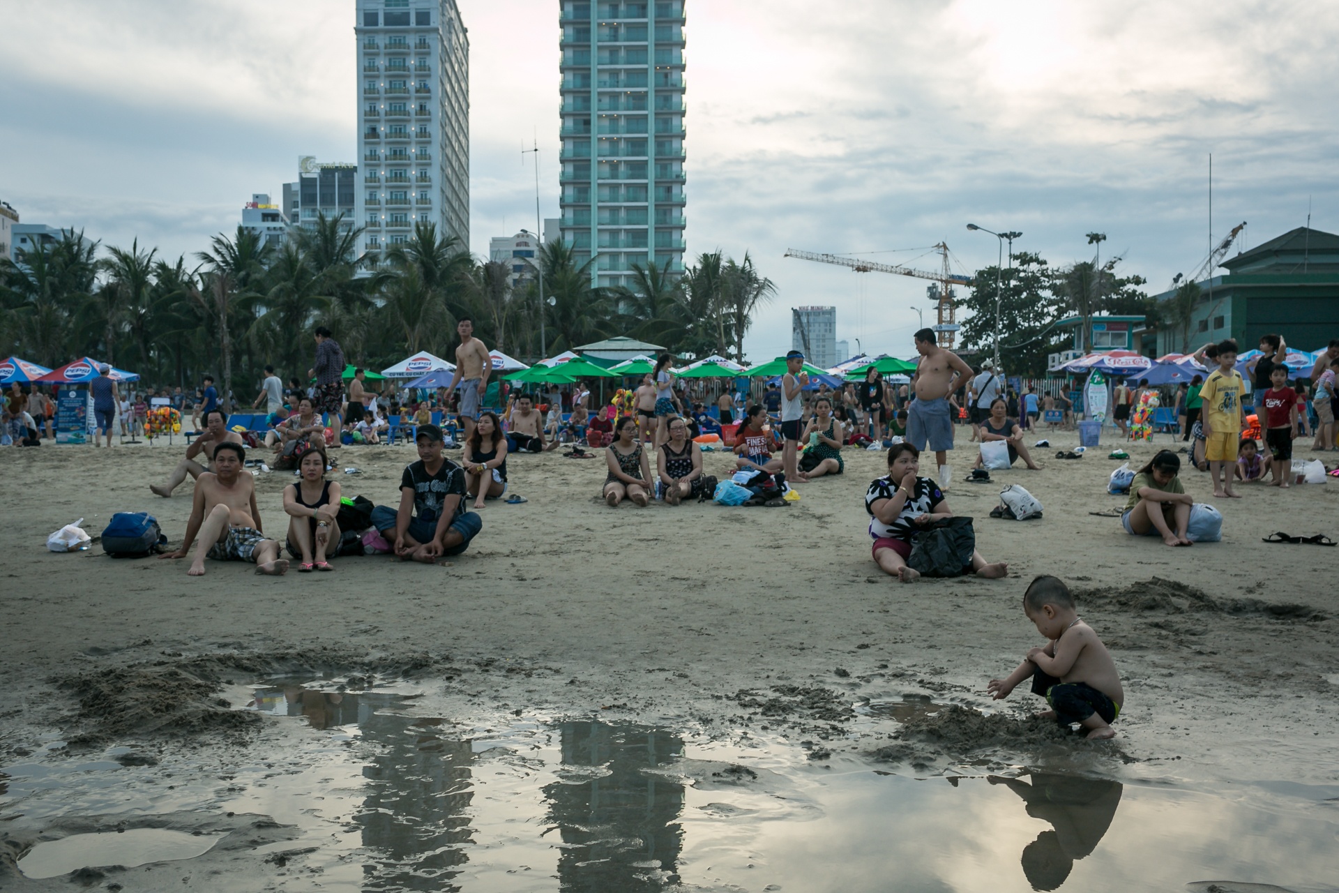 du khach dong nghit bien da nang trong ngay nghi le cuoi cung anh 14