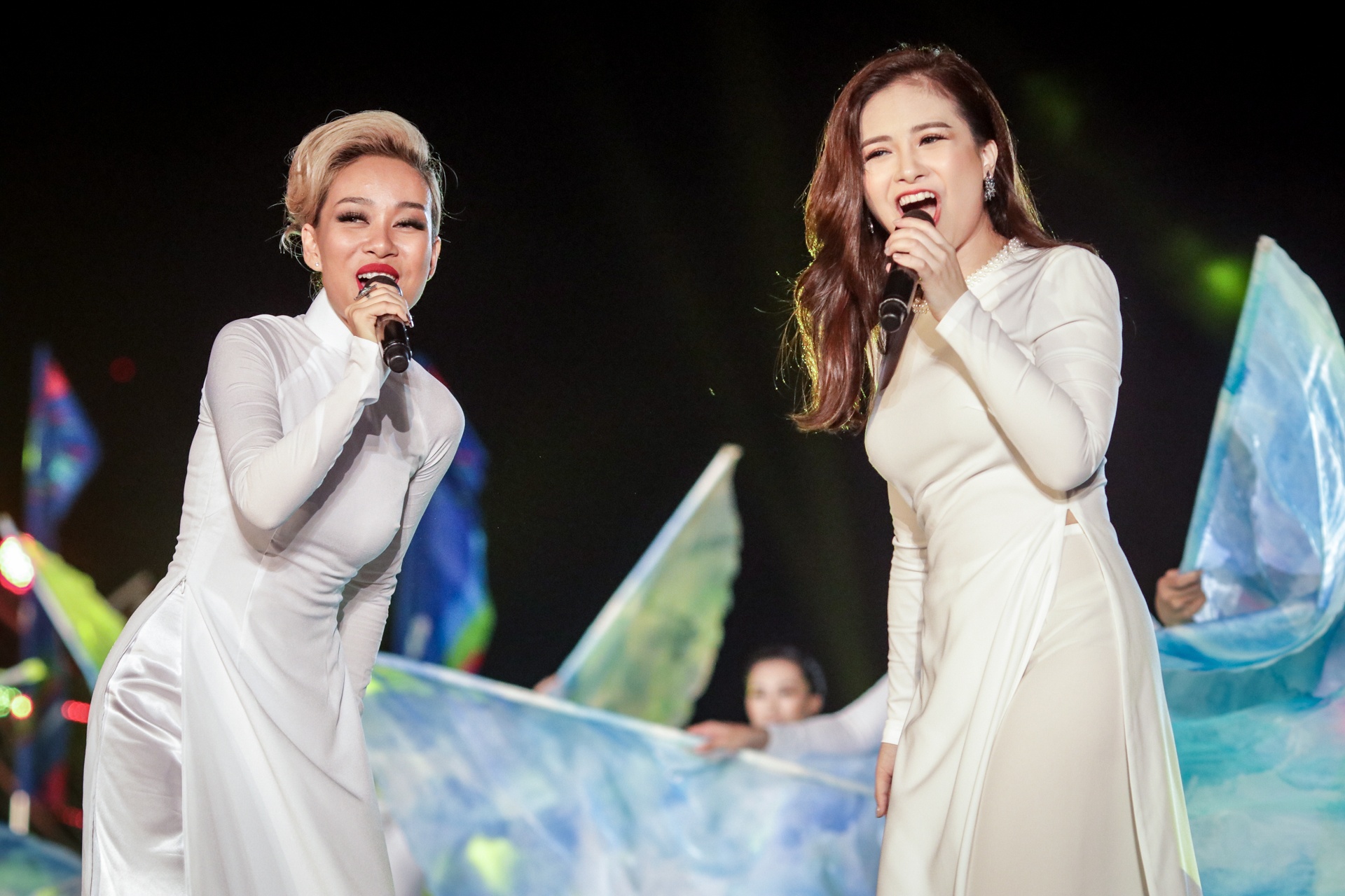 tung duong,  thao trang dot chay san khau dem khai mac le hoi phao hoa da nang anh 6