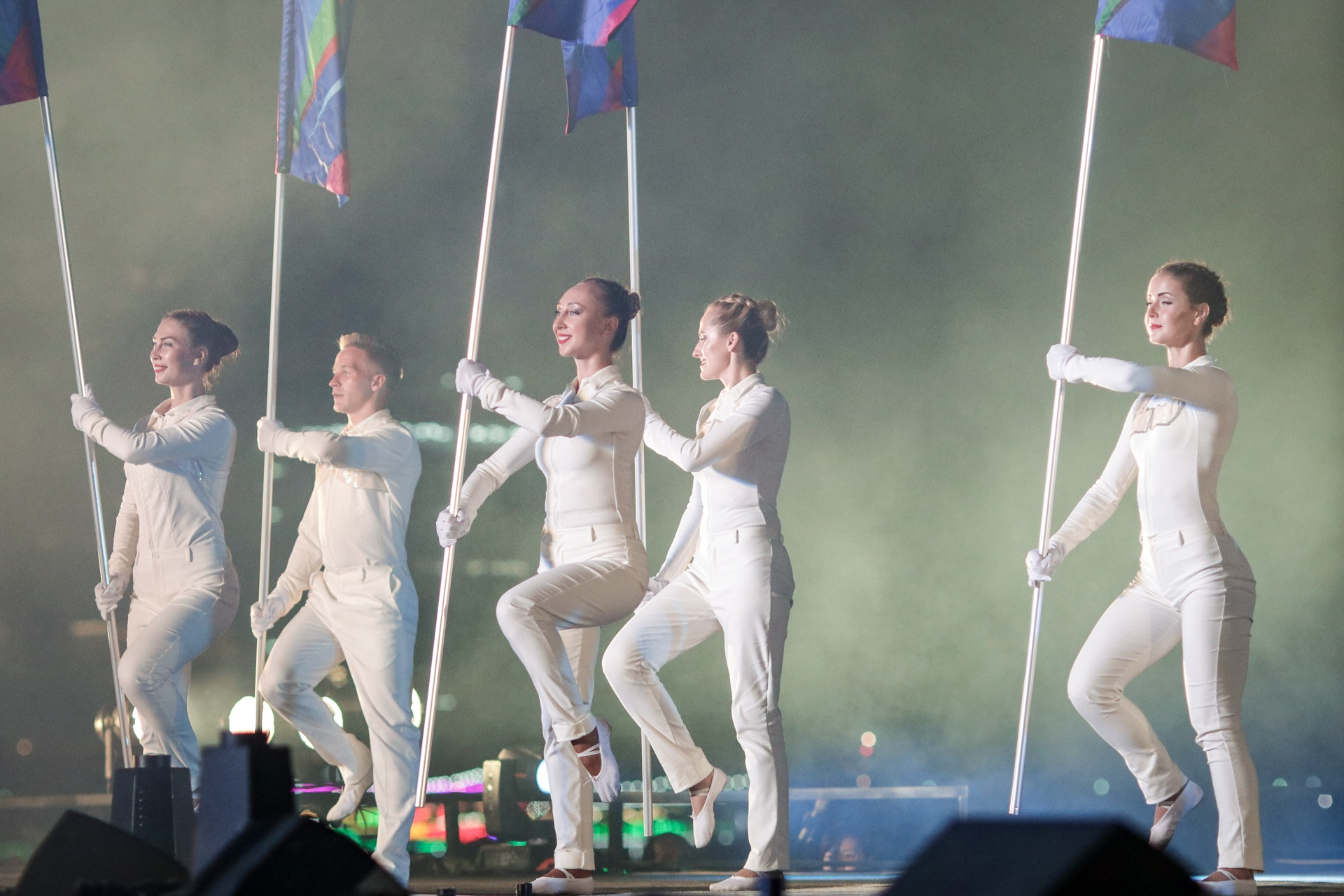 tung duong,  thao trang dot chay san khau dem khai mac le hoi phao hoa da nang anh 3