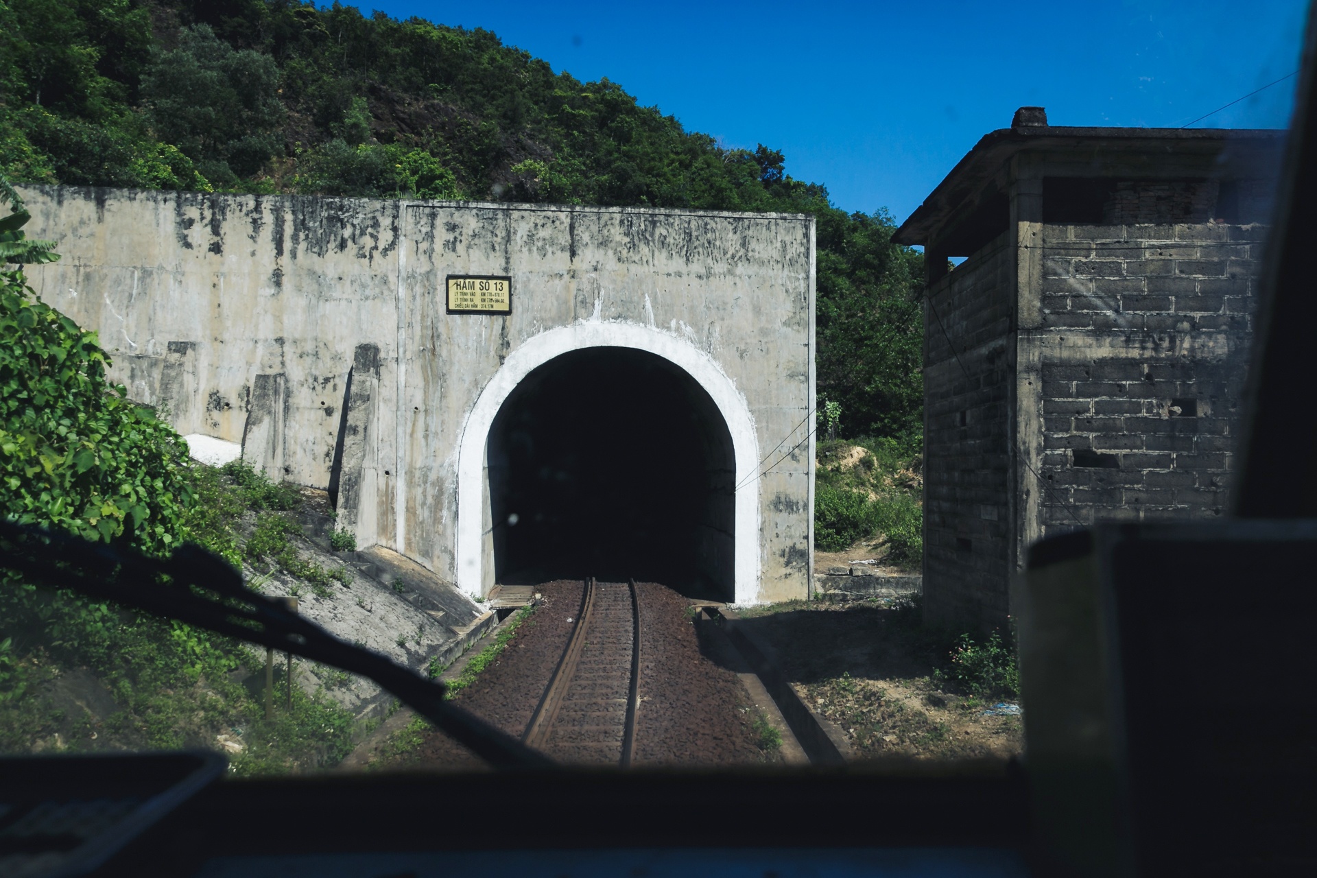 cuộc sống bên trong cabin đầu máy tàu hỏa ảnh 7 cuoc song ben trong cabin dau may tau hoa anh 7