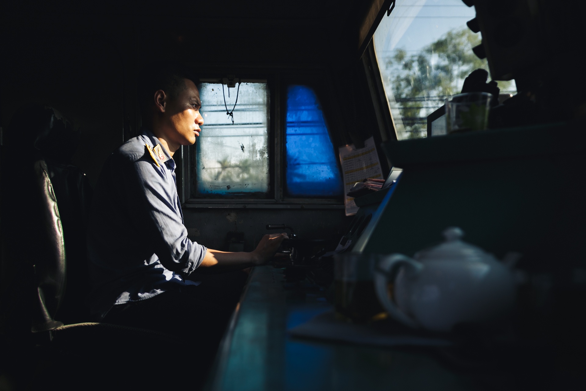 cuộc sống bên trong cabin đầu máy tàu hỏa ảnh 22 cuoc song ben trong cabin dau may tau hoa anh 22