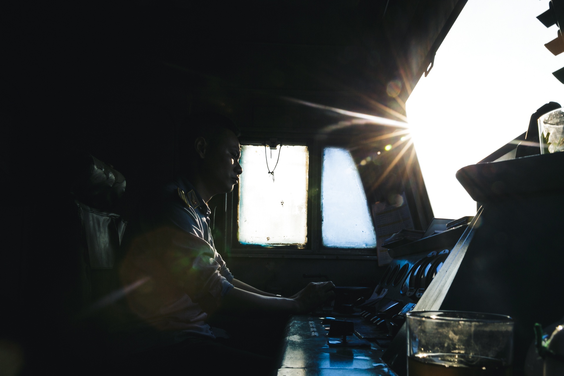 cuộc sống bên trong cabin đầu máy tàu hỏa ảnh 32 cuoc song ben trong cabin dau may tau hoa anh 32