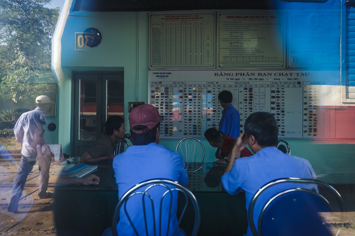 cuoc song ben trong cabin dau may tau hoa anh 24