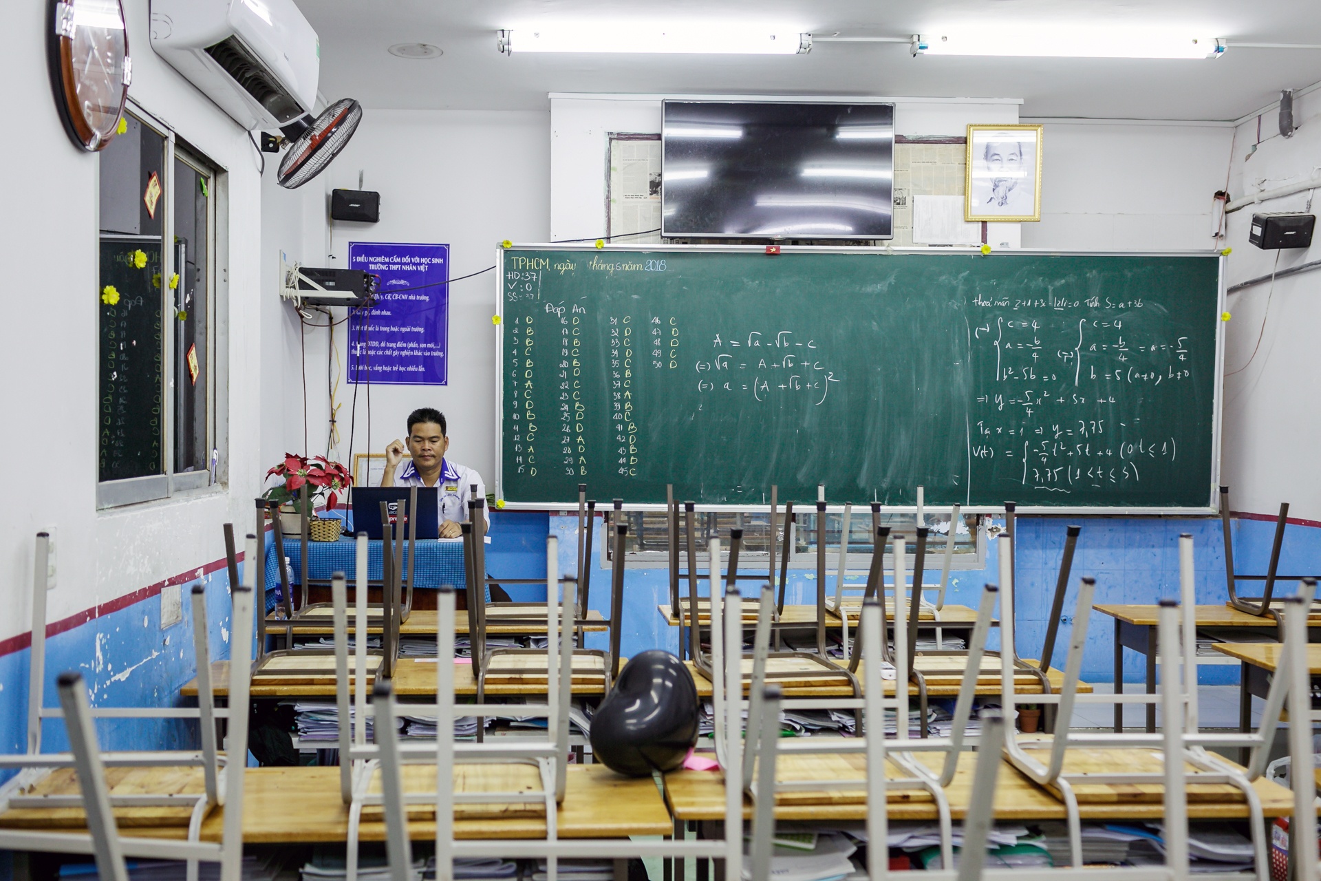 sĩ tử ráo riết ôn luyện cho kì thi THPT quốc gia ảnh 31 si tu rao riet on luyen cho ki thi THPT quoc gia anh 31