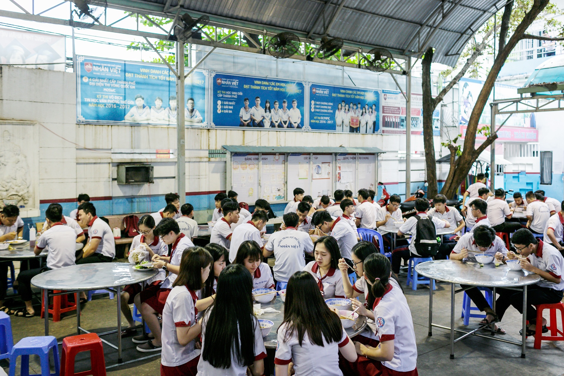 sĩ tử ráo riết ôn luyện cho kì thi THPT quốc gia ảnh 20 si tu rao riet on luyen cho ki thi THPT quoc gia anh 20