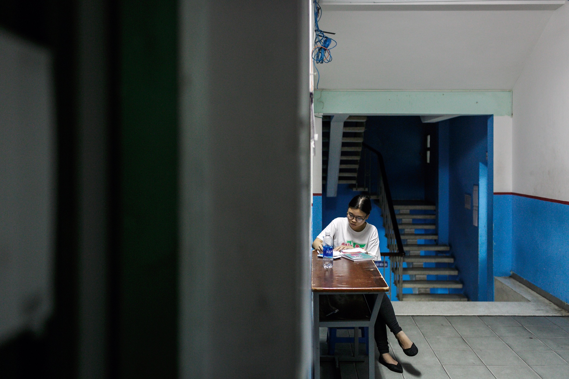 sĩ tử ráo riết ôn luyện cho kì thi THPT quốc gia ảnh 9 si tu rao riet on luyen cho ki thi THPT quoc gia anh 9