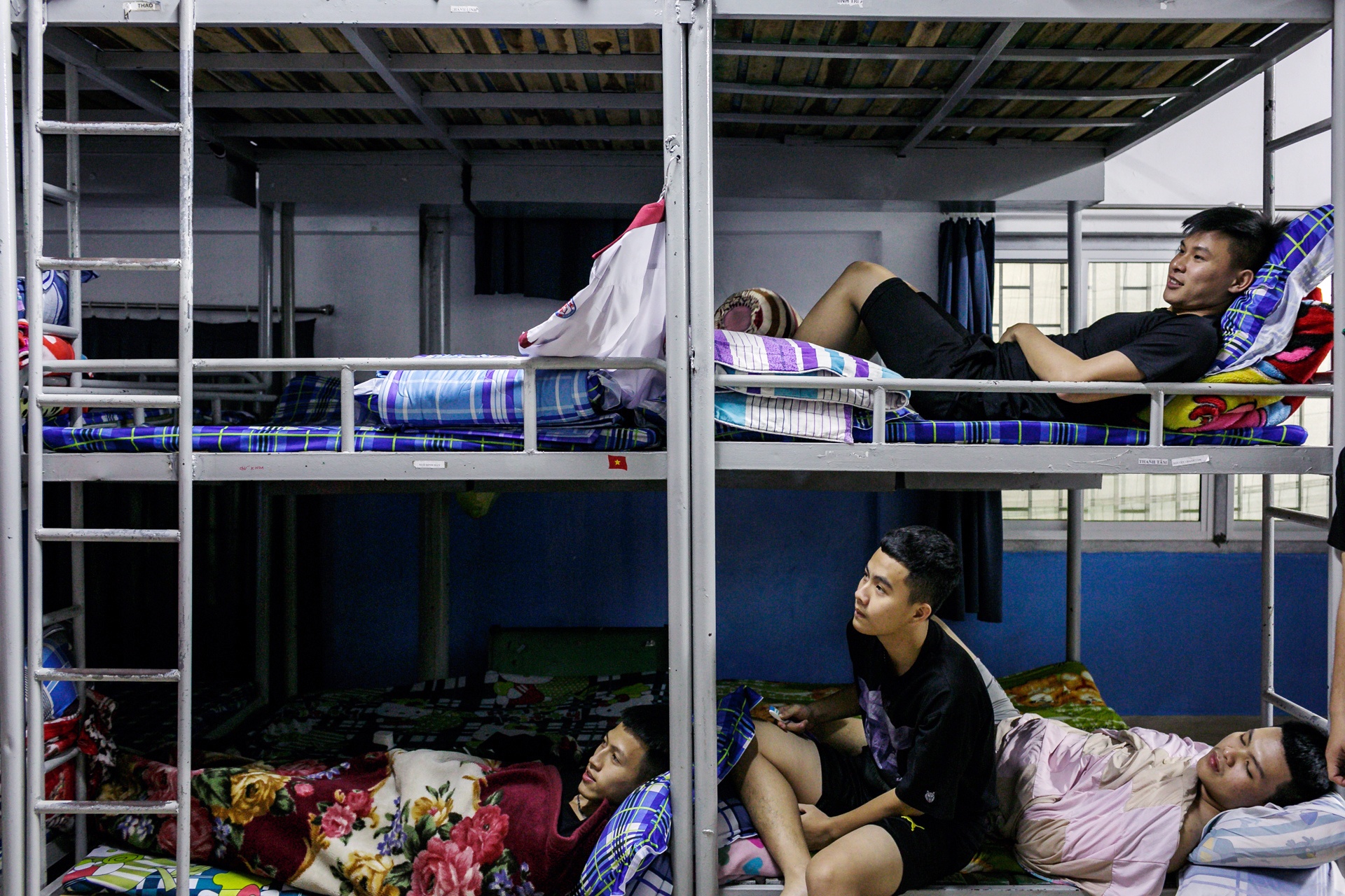 sĩ tử ráo riết ôn luyện cho kì thi THPT quốc gia ảnh 17 si tu rao riet on luyen cho ki thi THPT quoc gia anh 17