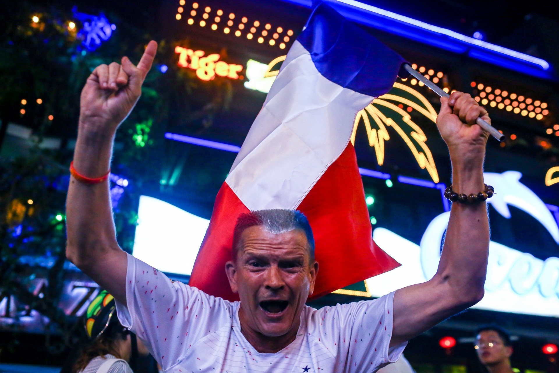 CDV ho het, phat co mung tuyen Phap chien thang o pho Tay Sai Gon hinh anh