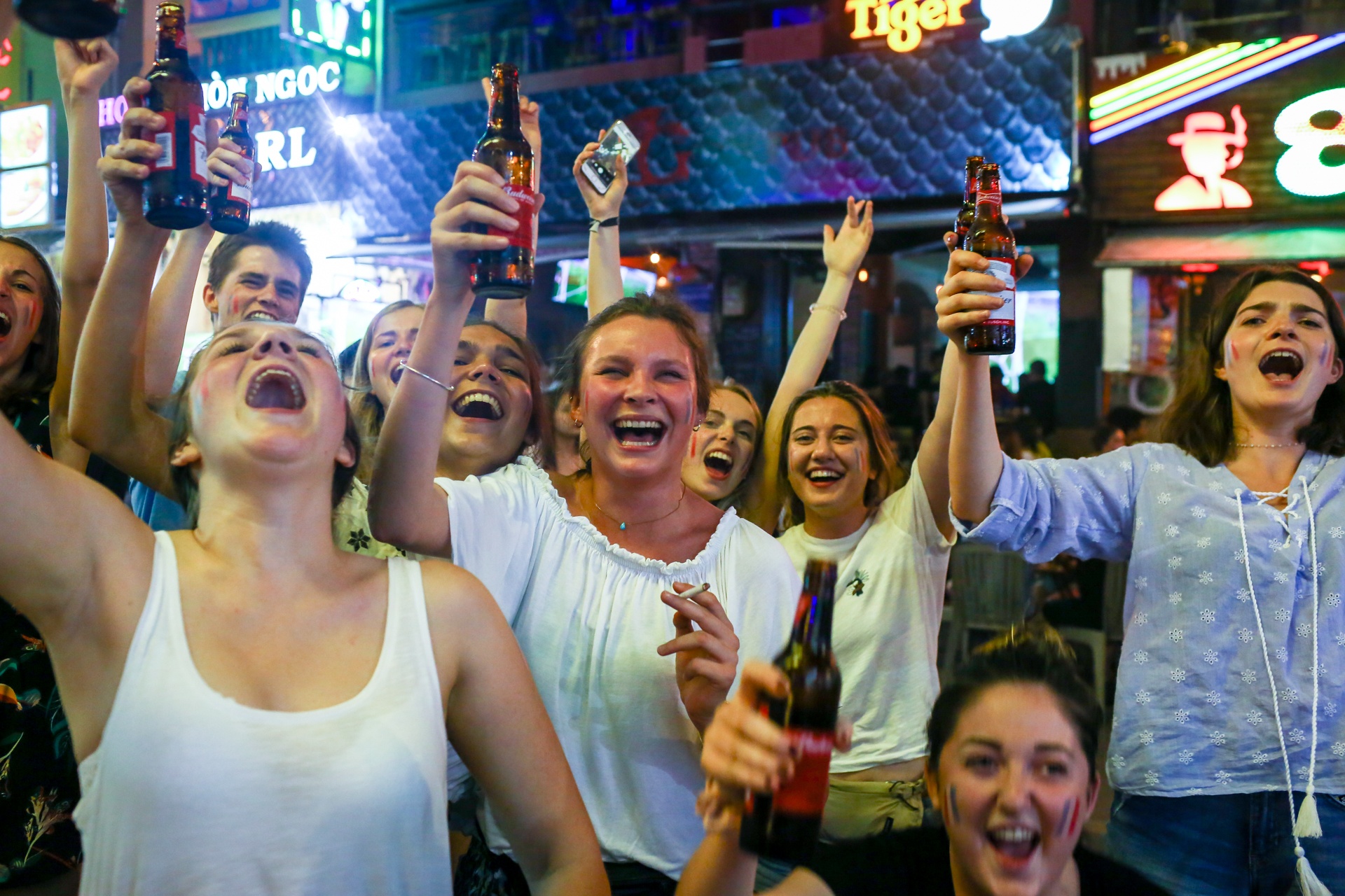 co dong vien phap vo oa chien thang o pho Tay Sai Gon anh 8