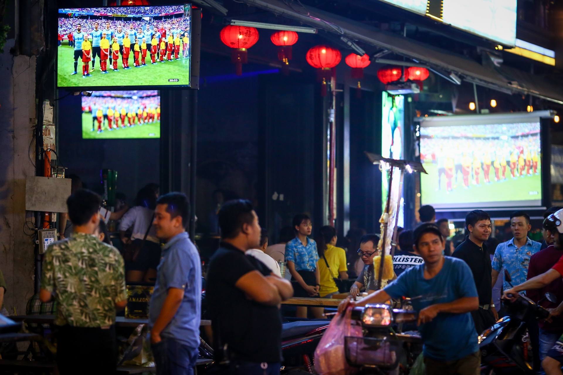 co dong vien phap vo oa chien thang o pho Tay Sai Gon anh 1