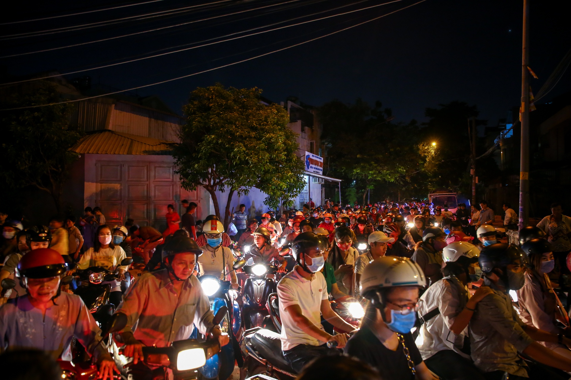 nguoi sai gon chen chan di tha hoa dang ngay le vu lan anh 1