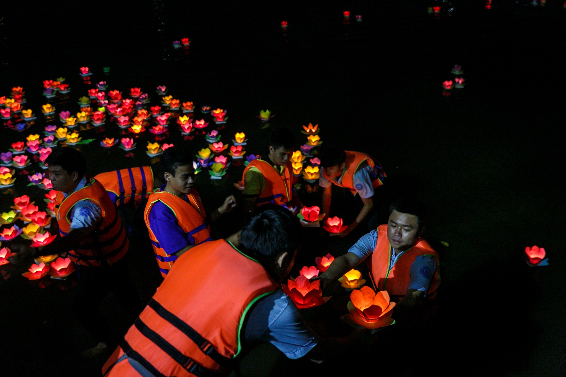 nguoi sai gon chen chan di tha hoa dang ngay le vu lan anh 11