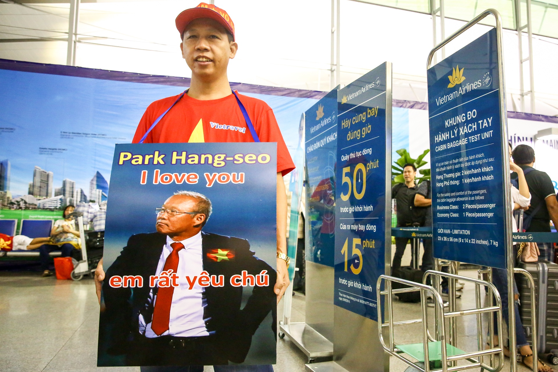 hang tram nguoi ham mo di tiep lua cho Olympic Viet Nam anh 12