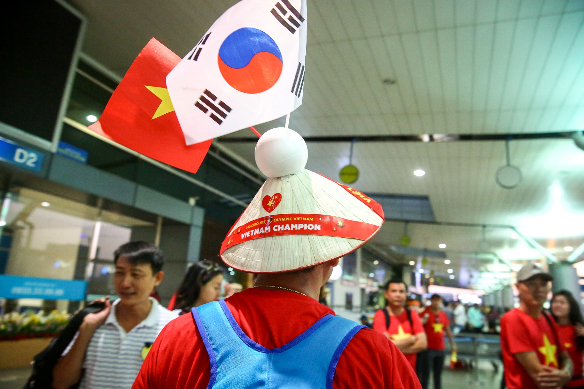 hang tram nguoi ham mo di tiep lua cho Olympic Viet Nam anh 13