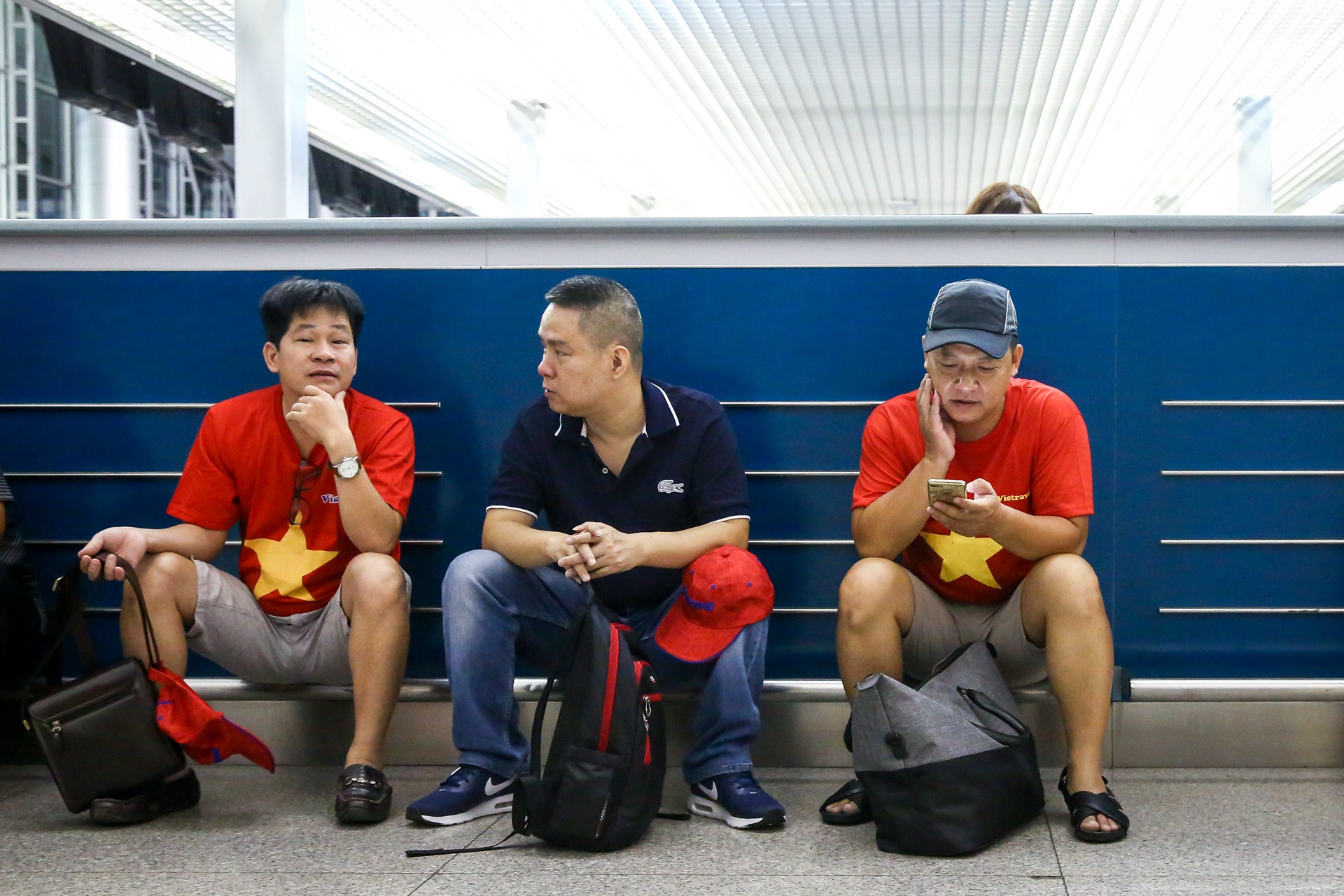 hang tram nguoi ham mo di tiep lua cho Olympic Viet Nam anh 3