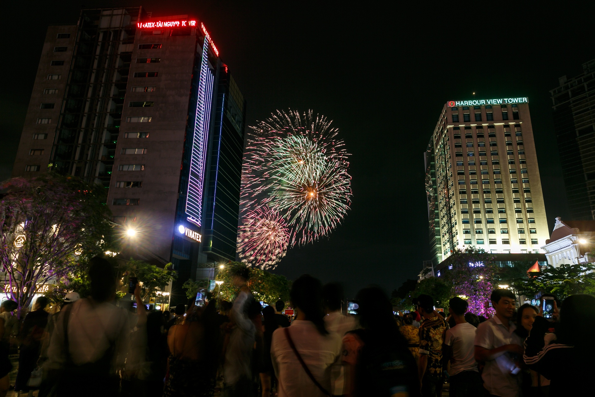 phao hoa ruc sang tren song Sai Gon ngay le quoc khanh anh 2