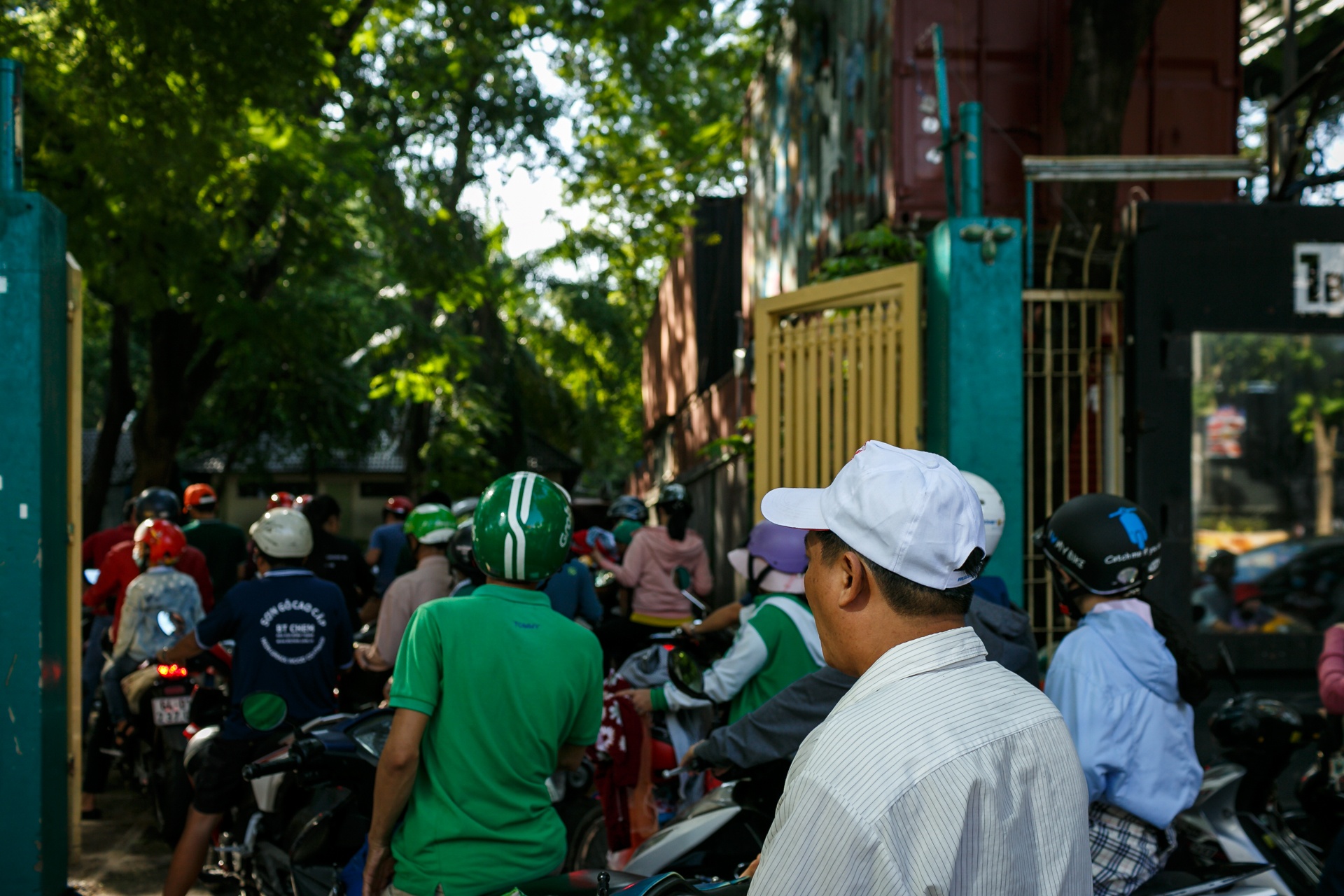 nguoi dan mang leuvong den Thao Cam Vien anh 2
