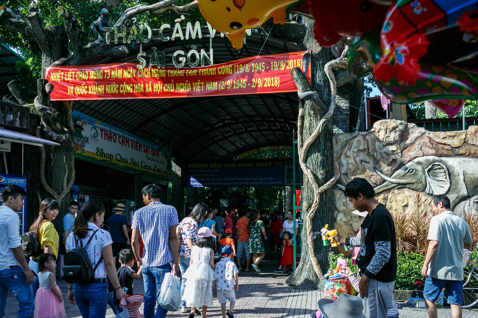nguoi dan mang leuvong den Thao Cam Vien anh 1