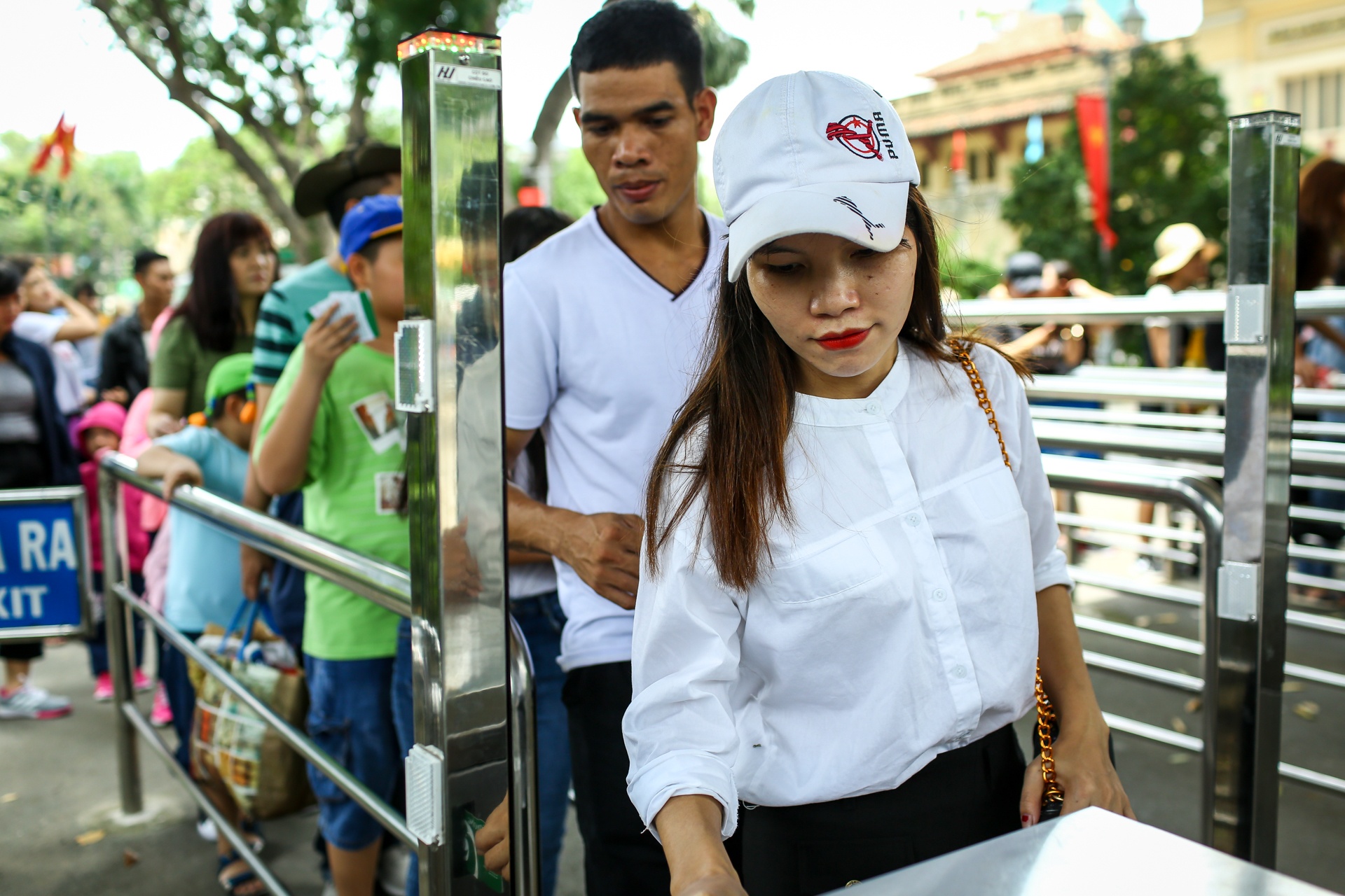 nguoi dan mang leuvong den Thao Cam Vien anh 3