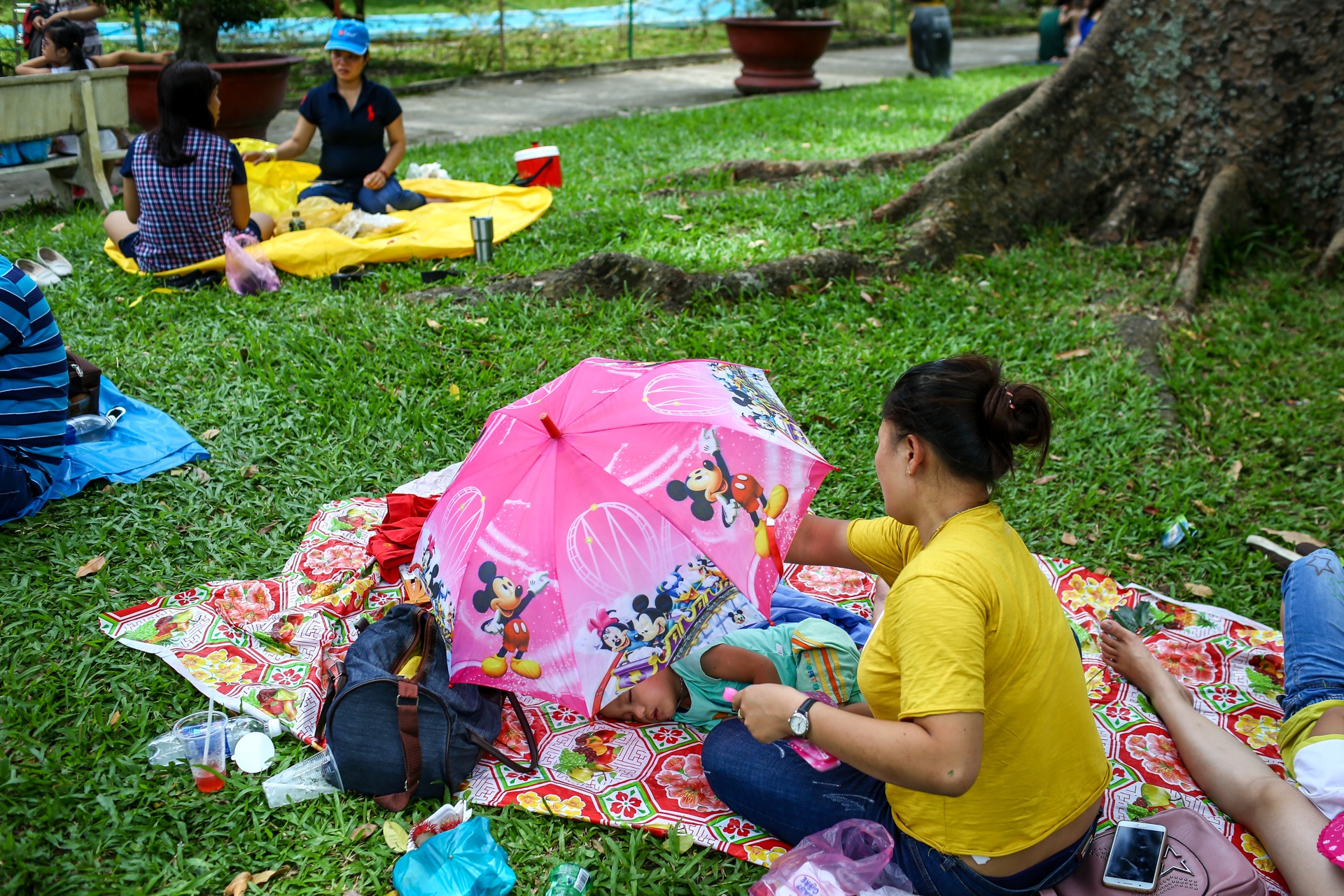 nguoi dan mang leuvong den Thao Cam Vien anh 11