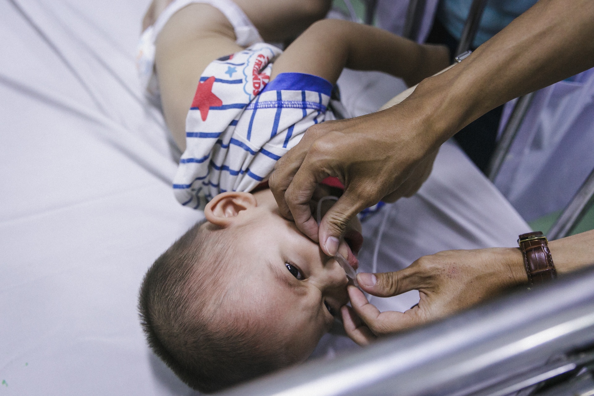 bệnh viện nhi Sài Gòn ‘vỡ trận’ vì dịch chồng dịch ảnh 6 benh vien nhi Sai Gon ‘vo tran’ vi dich chong dich anh 6