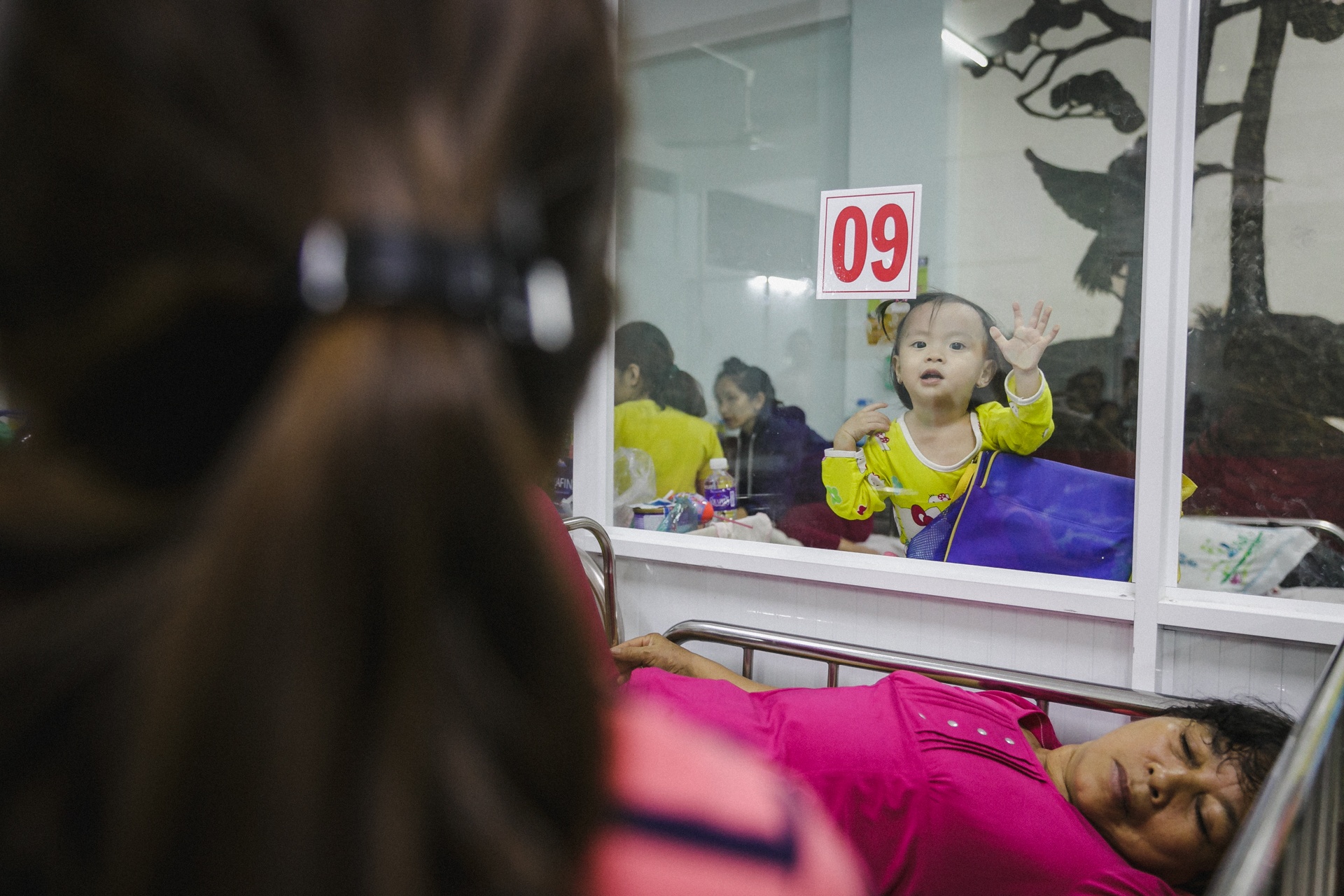 bệnh viện nhi Sài Gòn ‘vỡ trận’ vì dịch chồng dịch ảnh 27 benh vien nhi Sai Gon ‘vo tran’ vi dich chong dich anh 27