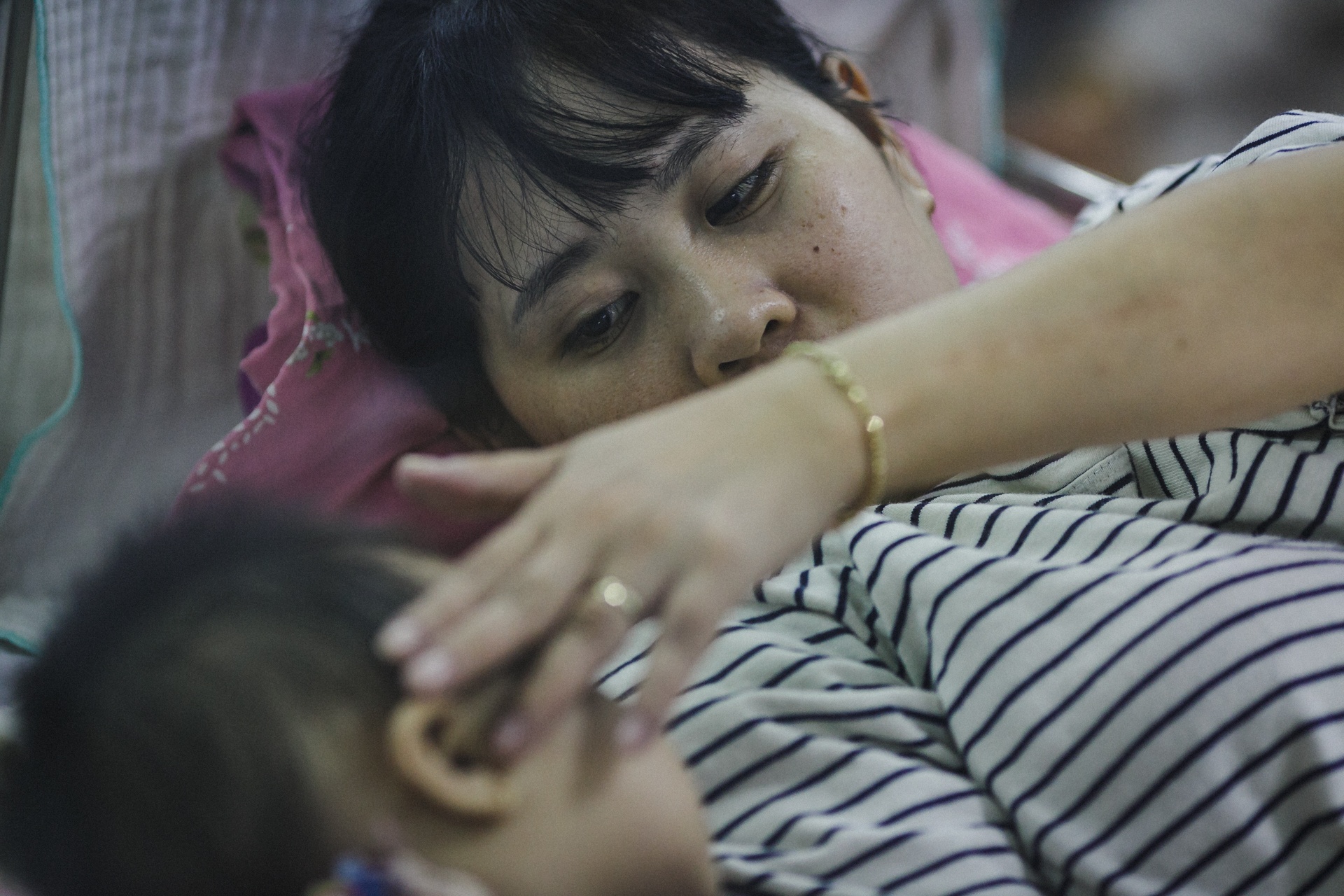 bệnh viện nhi Sài Gòn ‘vỡ trận’ vì dịch chồng dịch ảnh 36 benh vien nhi Sai Gon ‘vo tran’ vi dich chong dich anh 36