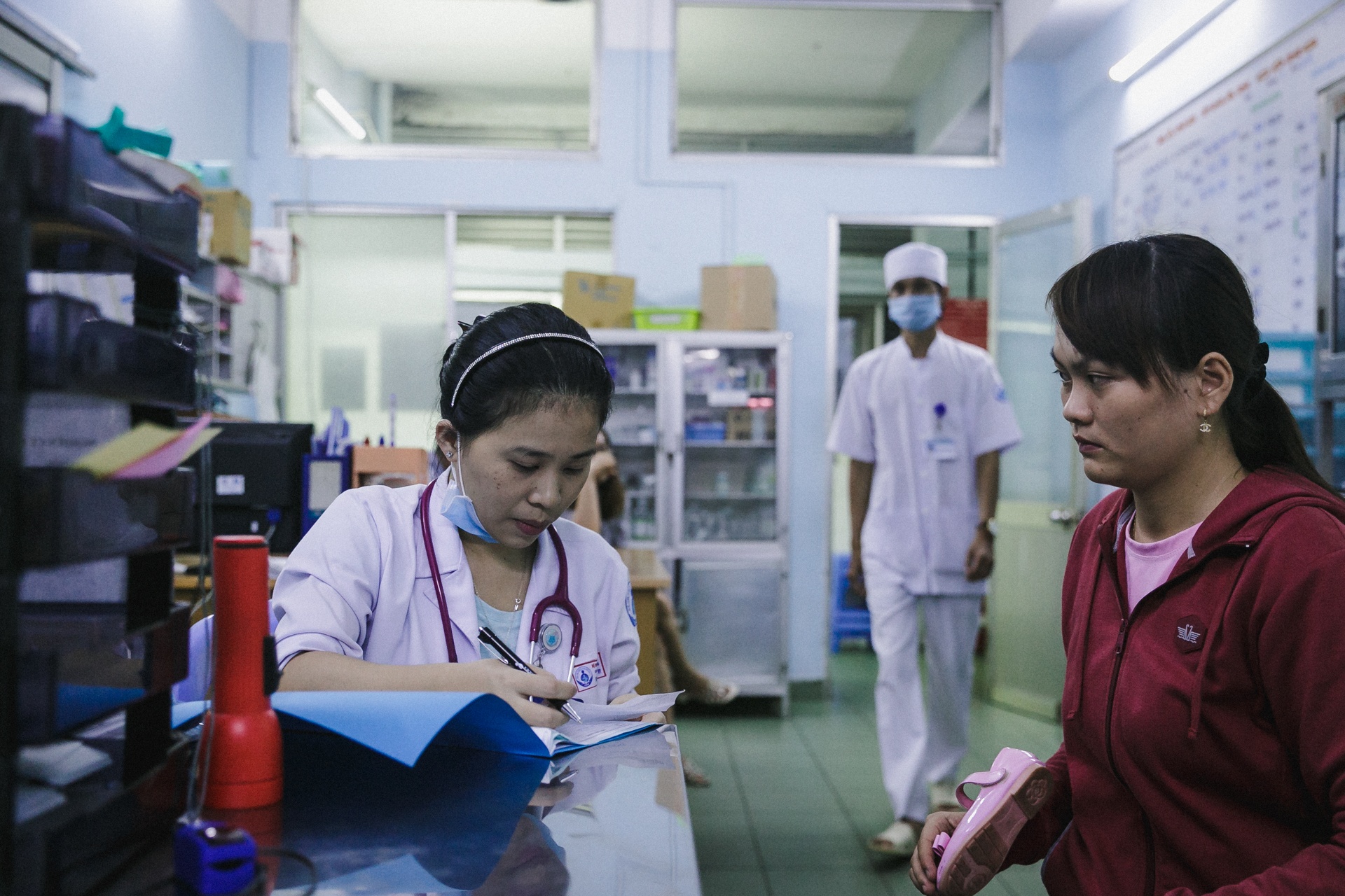 bệnh viện nhi Sài Gòn ‘vỡ trận’ vì dịch chồng dịch ảnh 22 benh vien nhi Sai Gon ‘vo tran’ vi dich chong dich anh 22