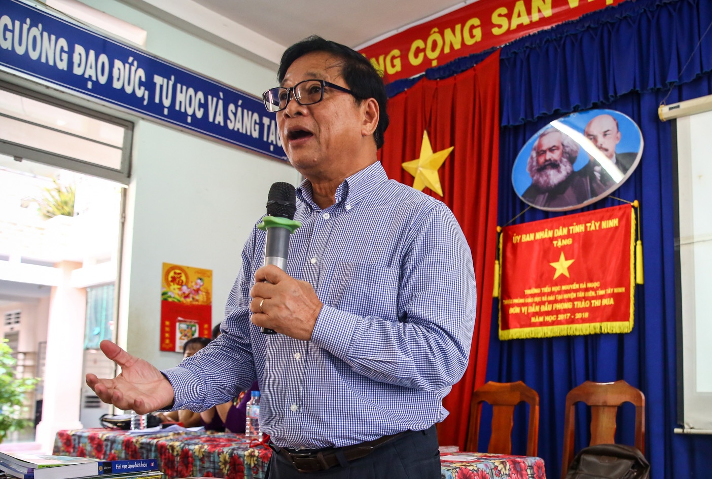 du an mang sach hay den voi hoc sinh tieu hoc cua 4 co giao day van anh 11