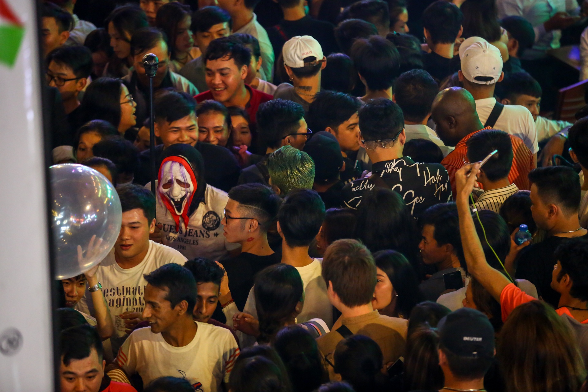 ma quy ken cung pho tay bui vien ngay Halloween anh 2