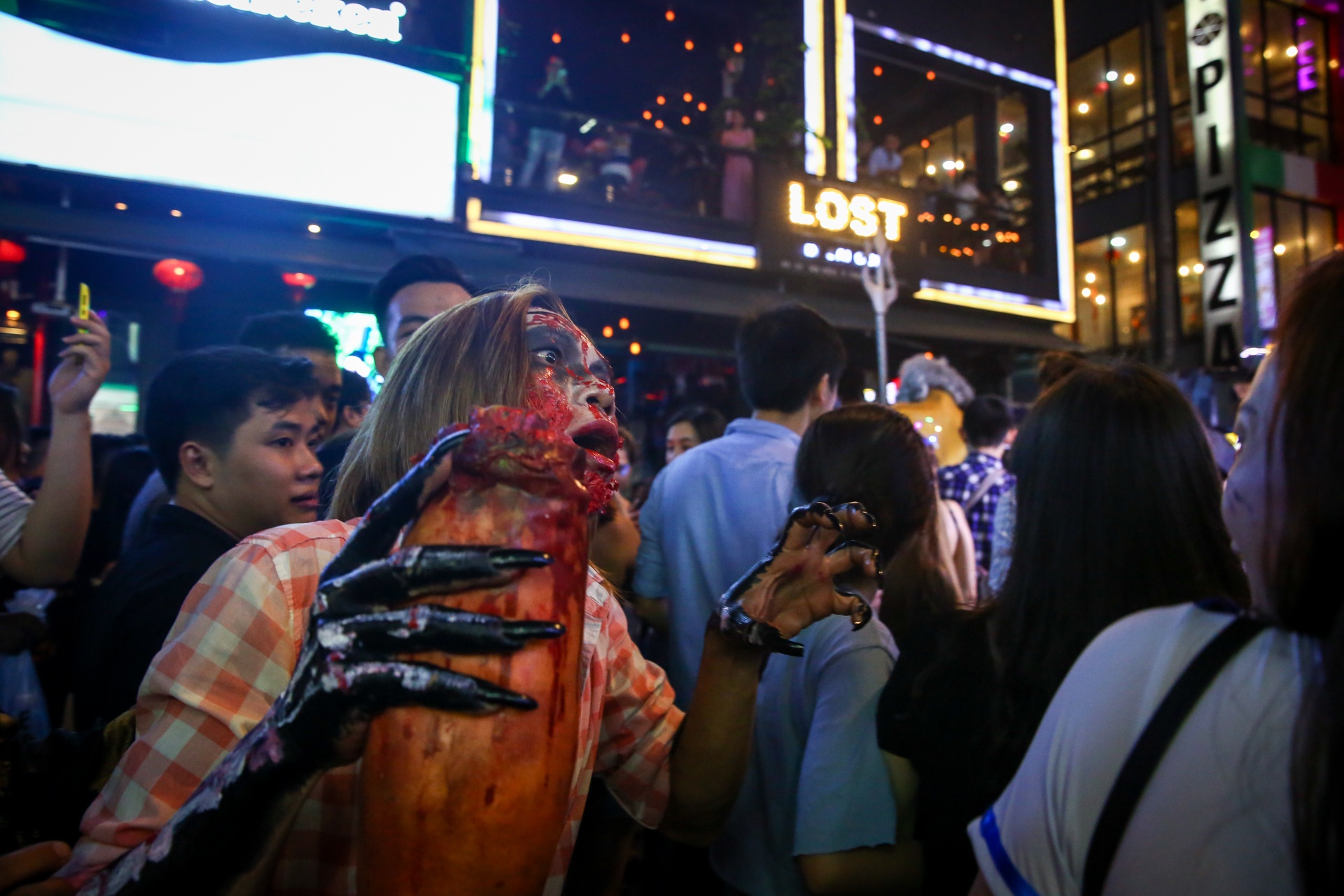 ma quy ken cung pho tay bui vien ngay Halloween anh 11