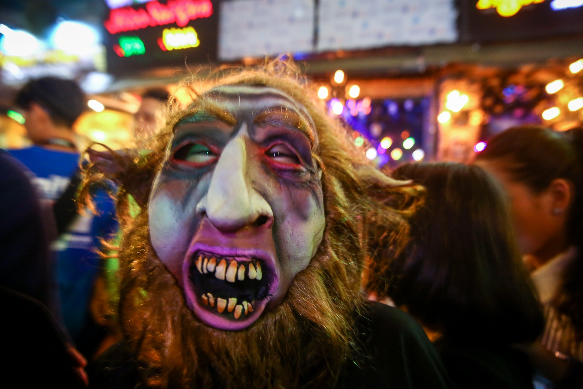 ma quy ken cung pho tay bui vien ngay Halloween anh 3