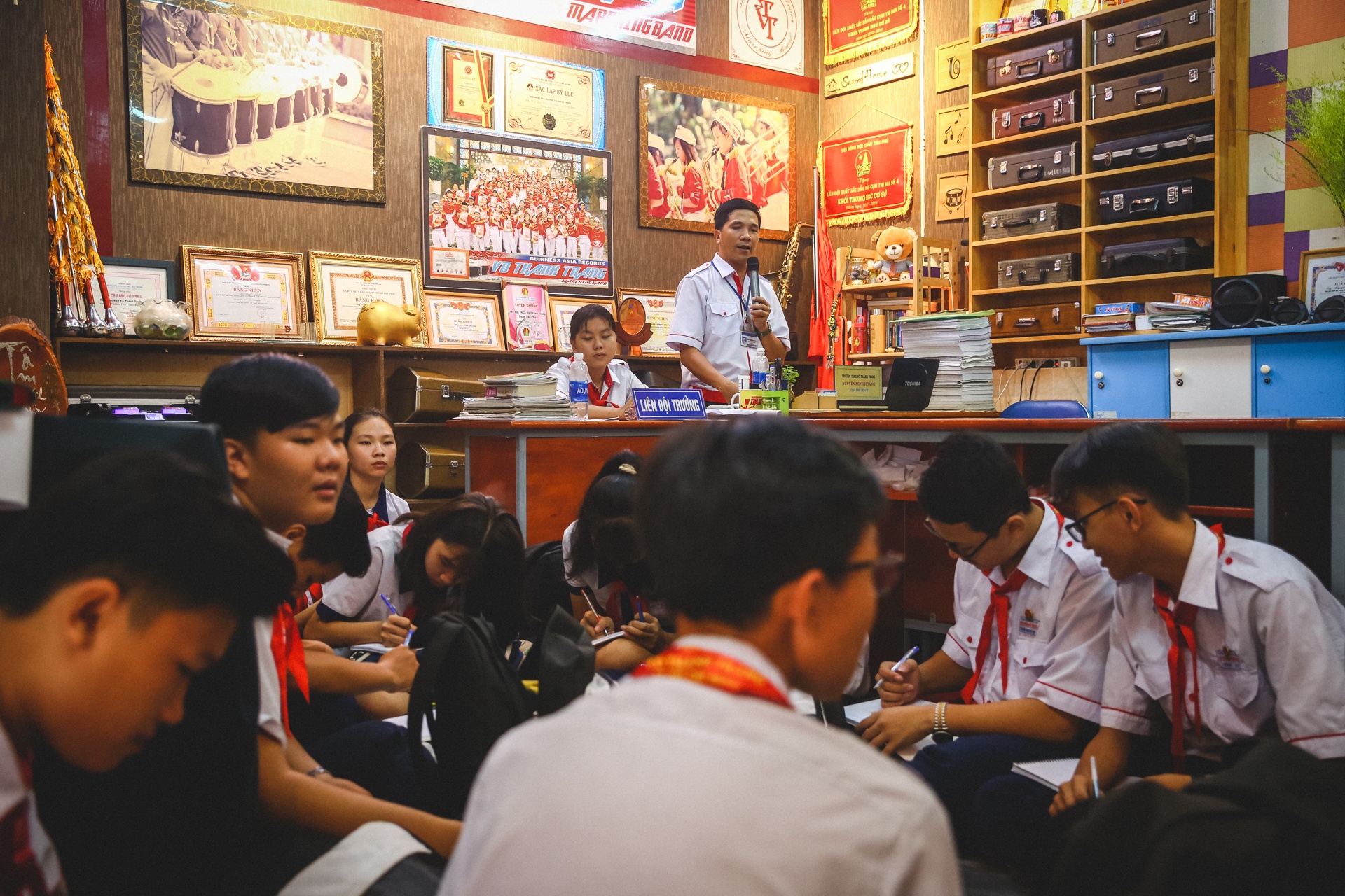 thầy giáo địa lý và đội kèn tí hon  ảnh 17 thay giao dia ly va doi ken ti hon anh 17