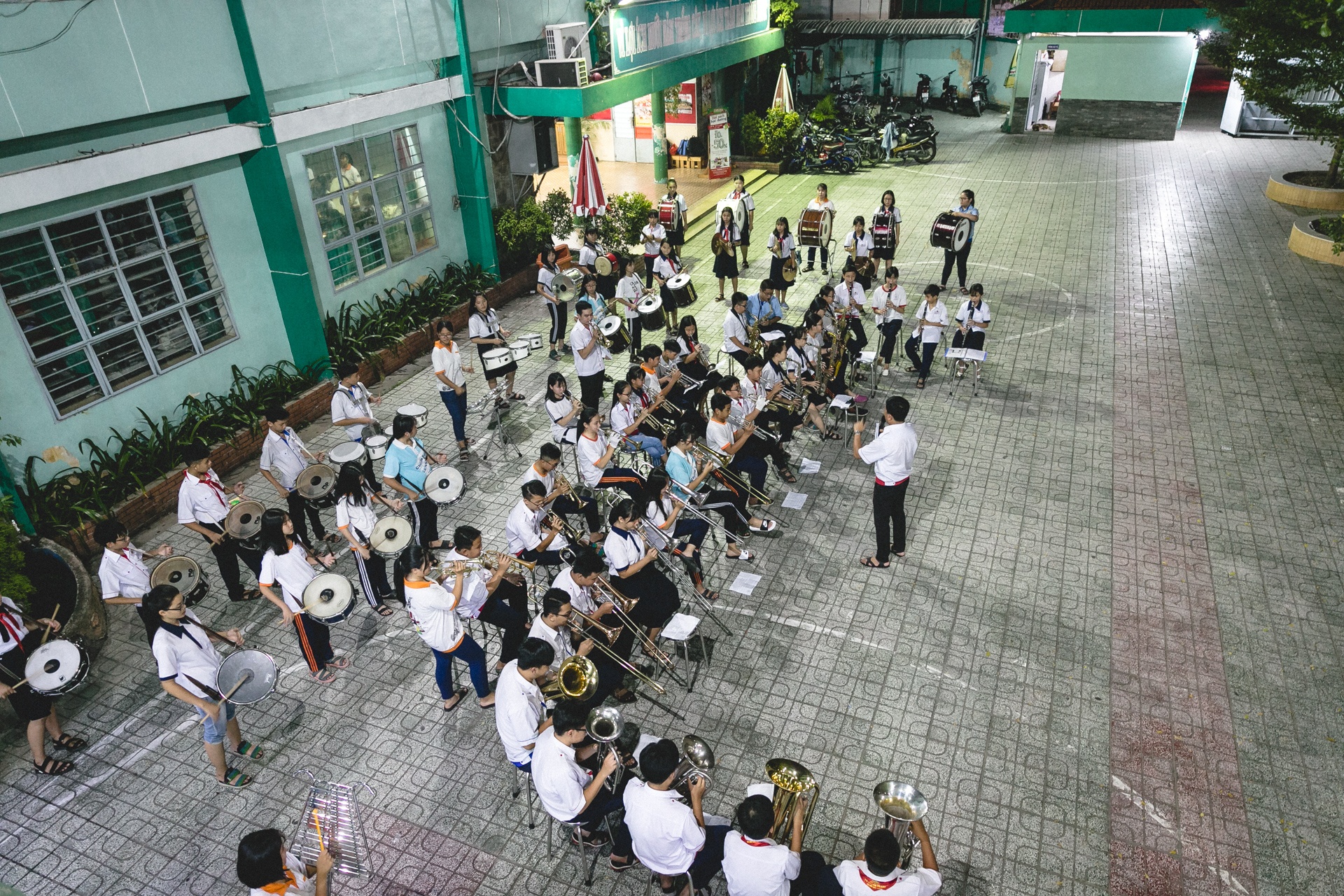 thầy giáo địa lý và đội kèn tí hon  ảnh 35 thay giao dia ly va doi ken ti hon anh 35