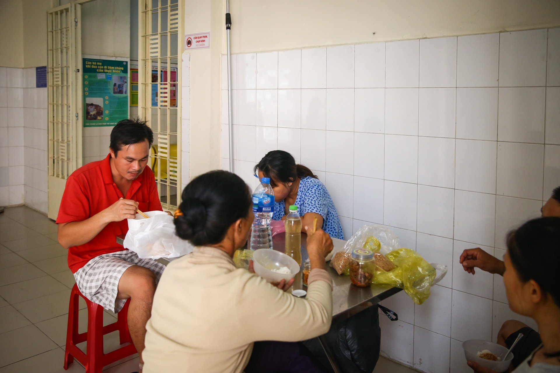 nhung em be kangaroo trong chiec tui cua me anh 16