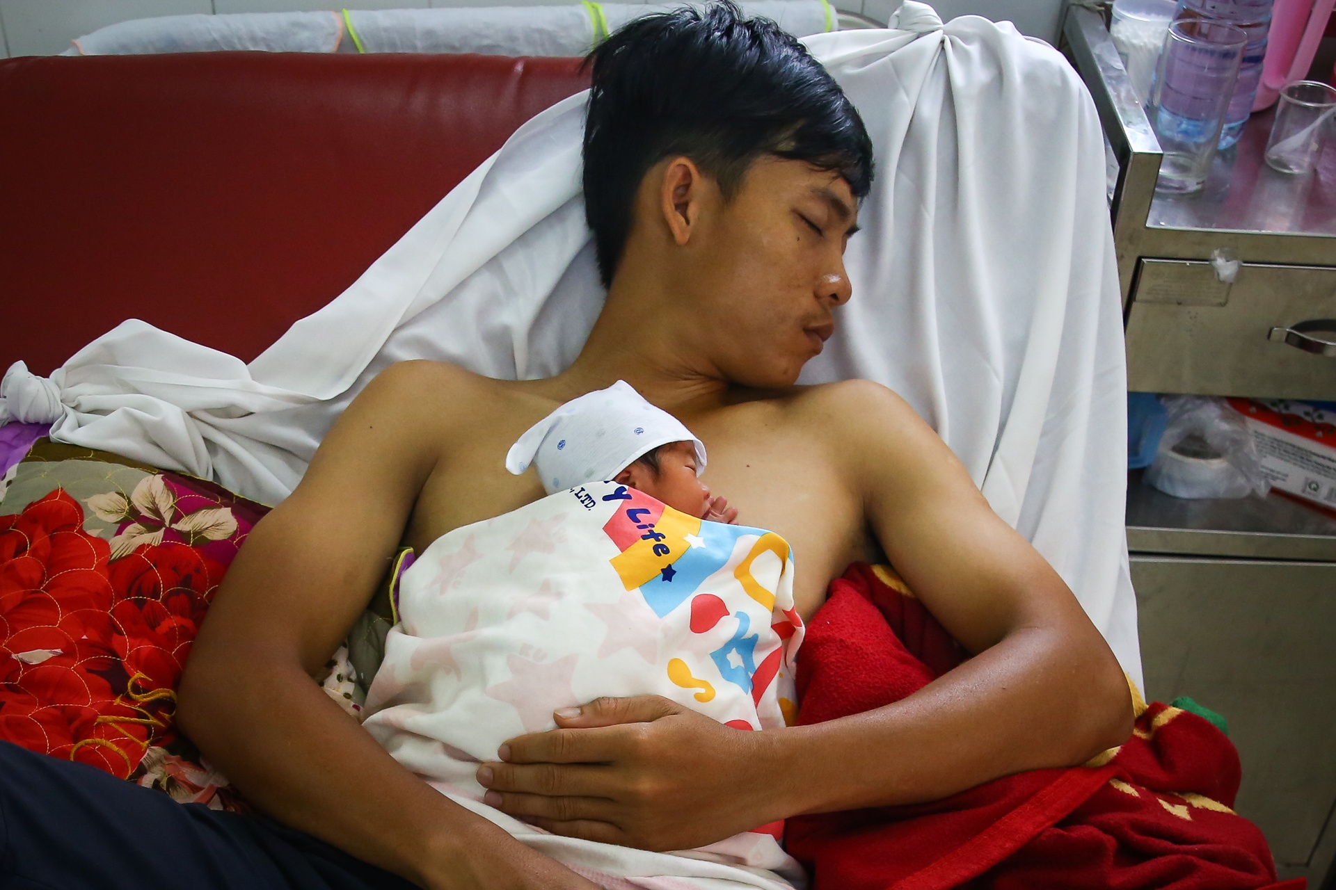 nhung em be kangaroo trong chiec tui cua me anh 18