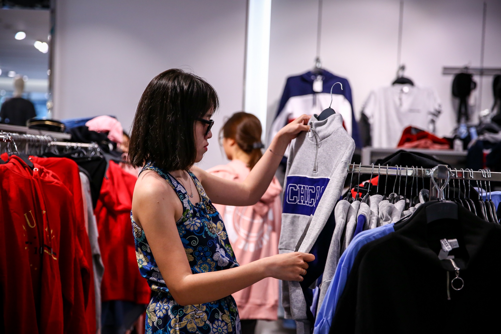 dan cong so tron viec di san hang giam gia black friday anh 8