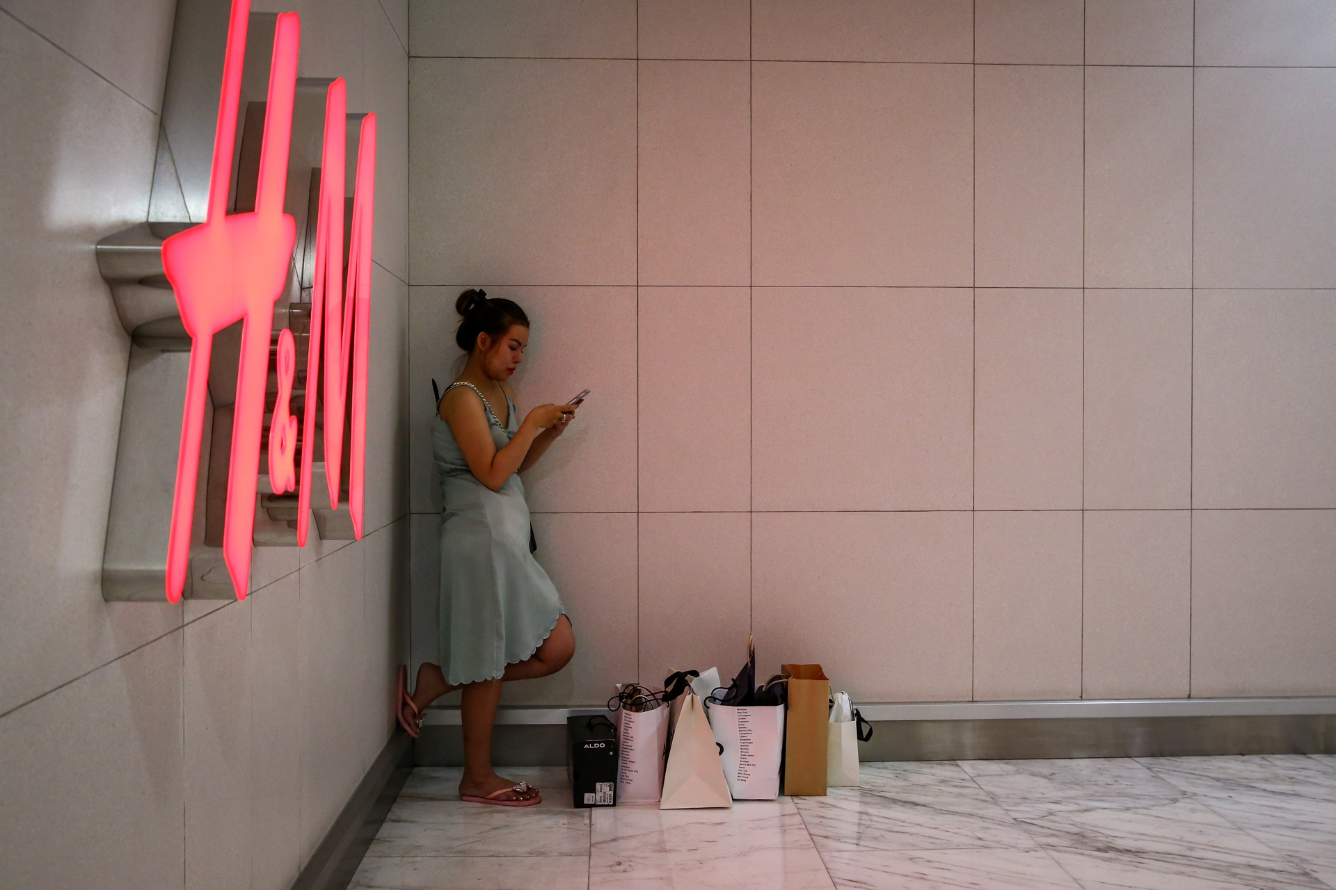 dan cong so tron viec di san hang giam gia black friday anh 10