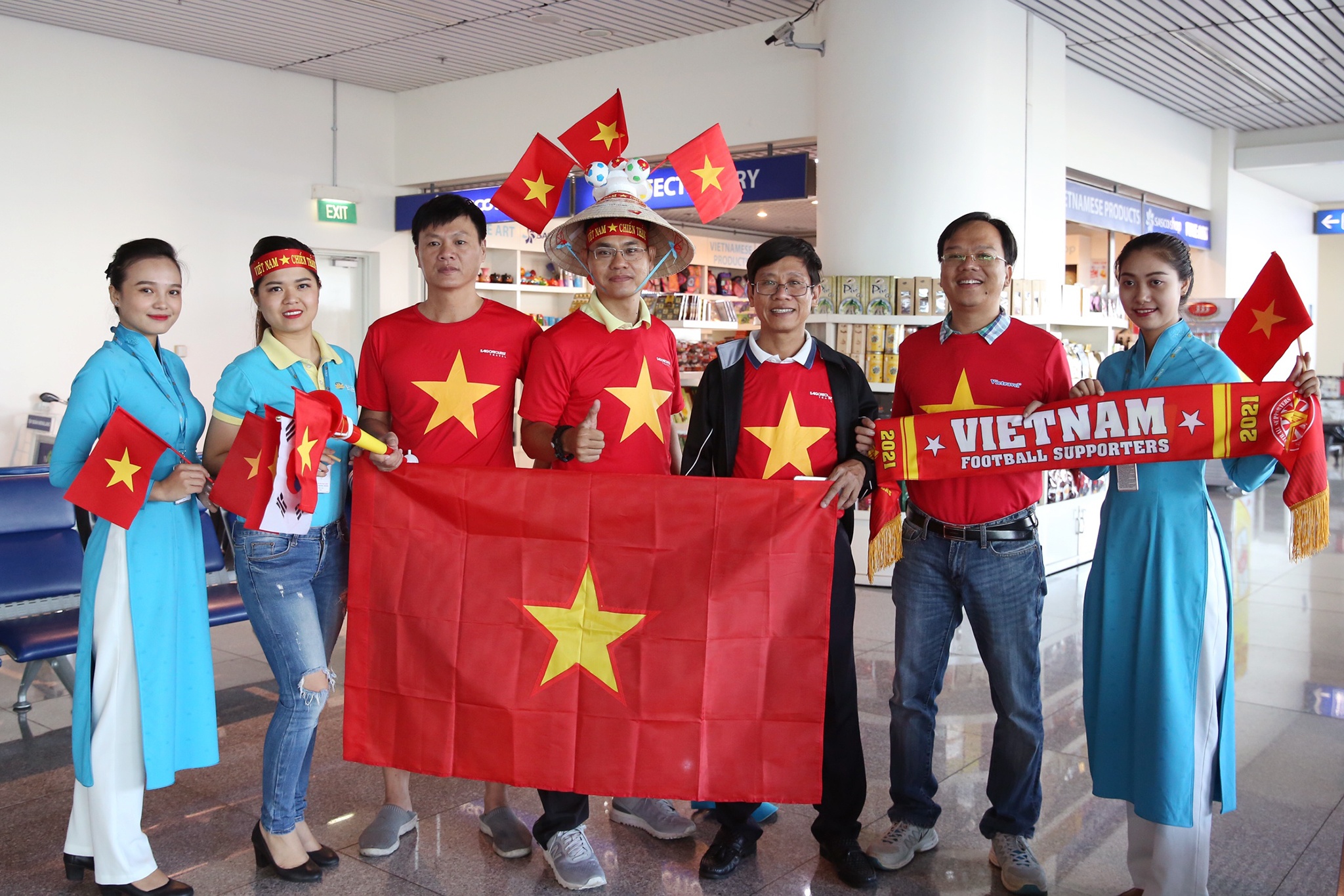 co dong vien sai gon hung huc khi the truoc gio sang philippines anh 2