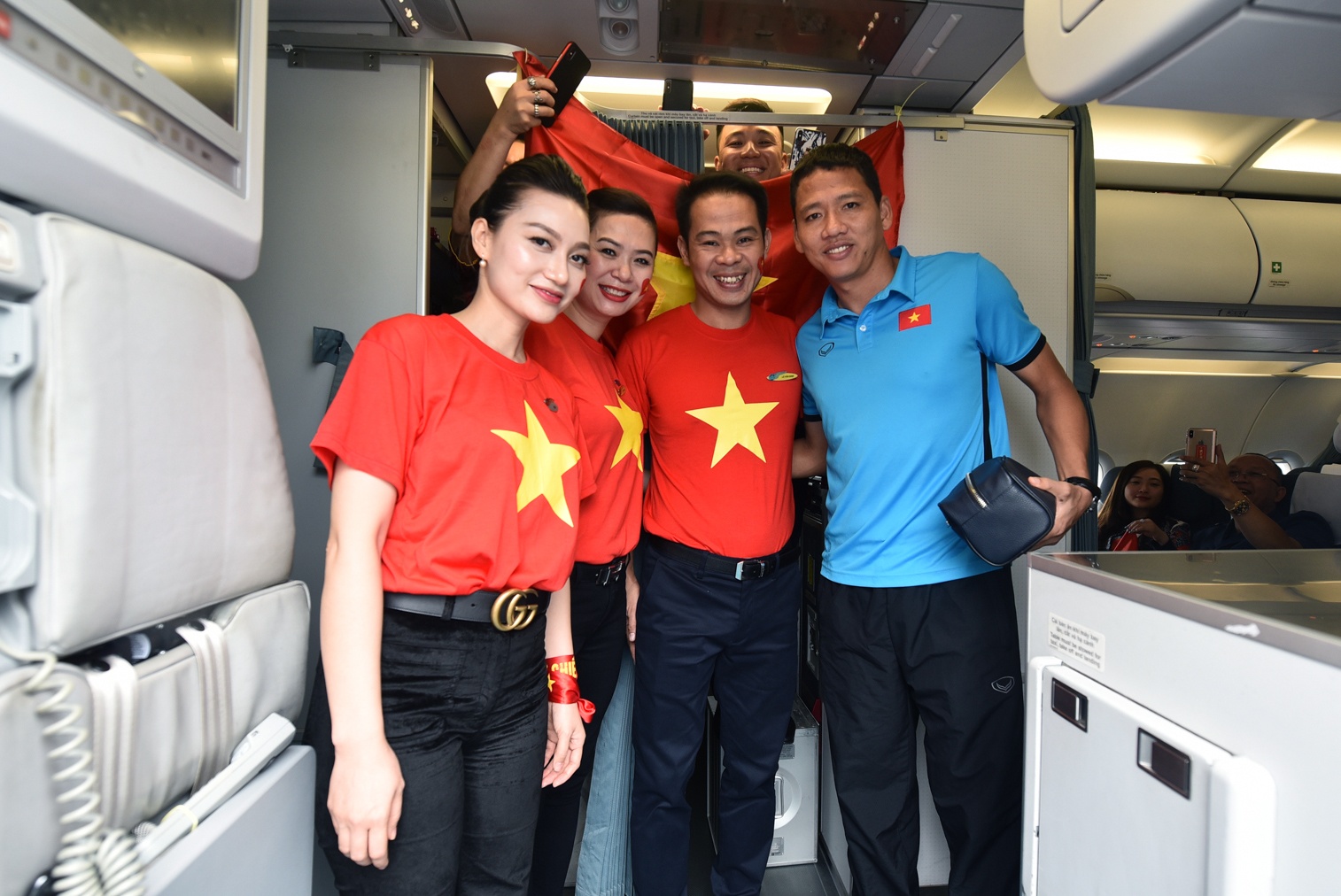 hanh trinh sang Philippines co vu doi tuyen Viet Nam cua gan 300 co dong vien sai gon anh 8