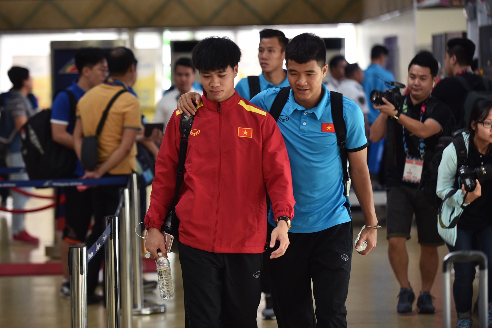 hanh trinh sang Philippines co vu doi tuyen Viet Nam cua gan 300 co dong vien sai gon anh 2