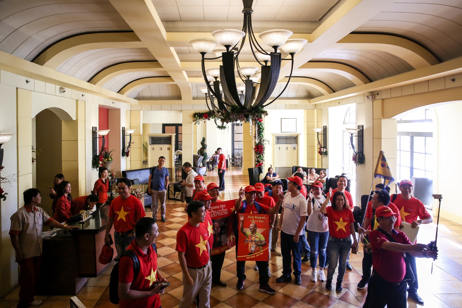 hanh trinh sang Philippines co vu doi tuyen Viet Nam cua gan 300 co dong vien sai gon anh 8