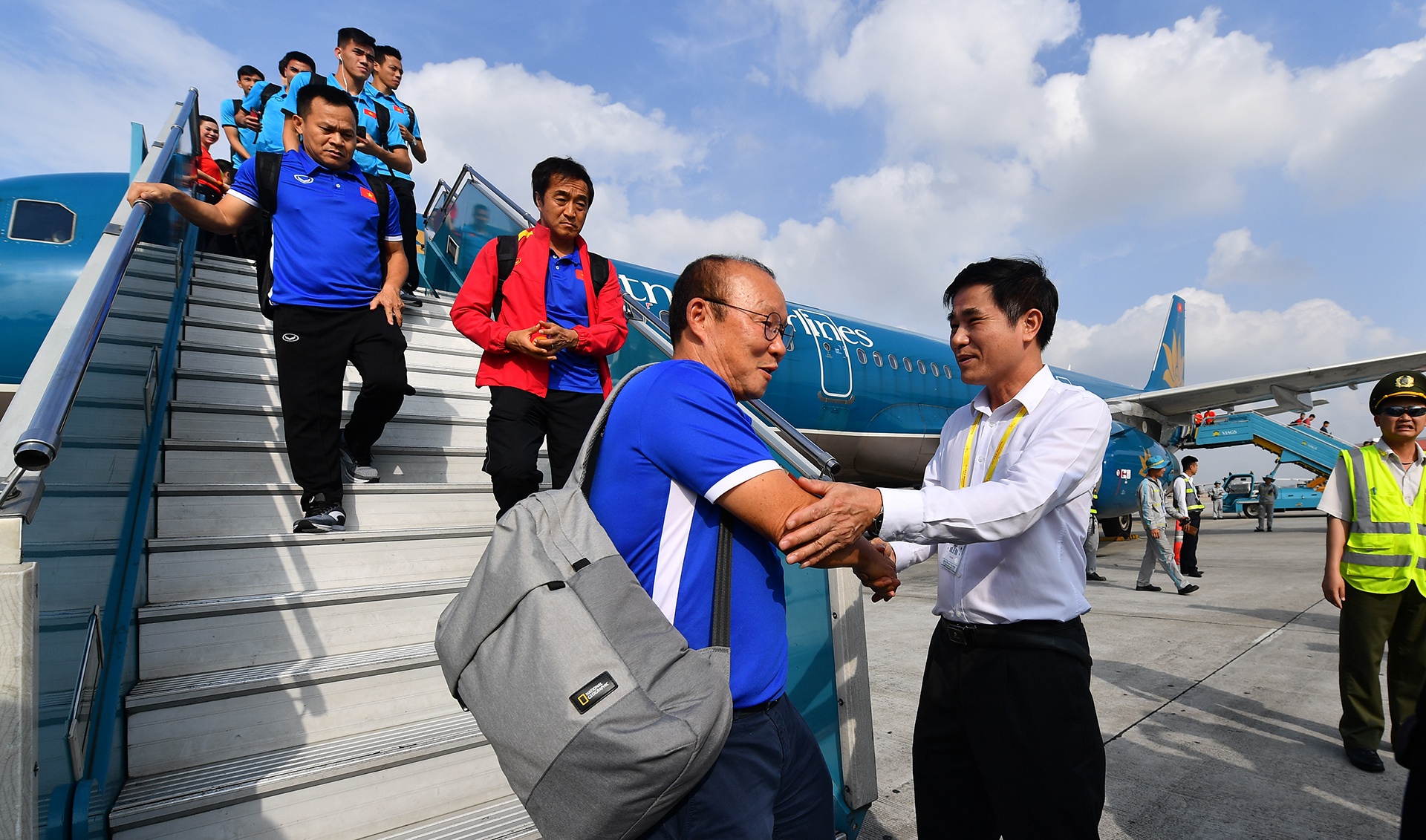 hanh trinh sang Philippines co vu doi tuyen Viet Nam cua gan 300 co dong vien sai gon anh 5