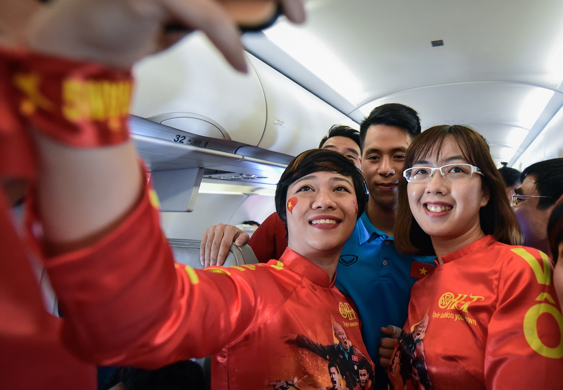 hanh trinh sang Philippines co vu doi tuyen Viet Nam cua gan 300 co dong vien sai gon anh 1