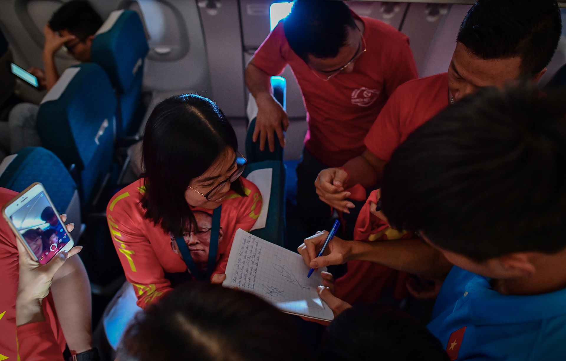 hanh trinh sang Philippines co vu doi tuyen Viet Nam cua gan 300 co dong vien sai gon anh 2