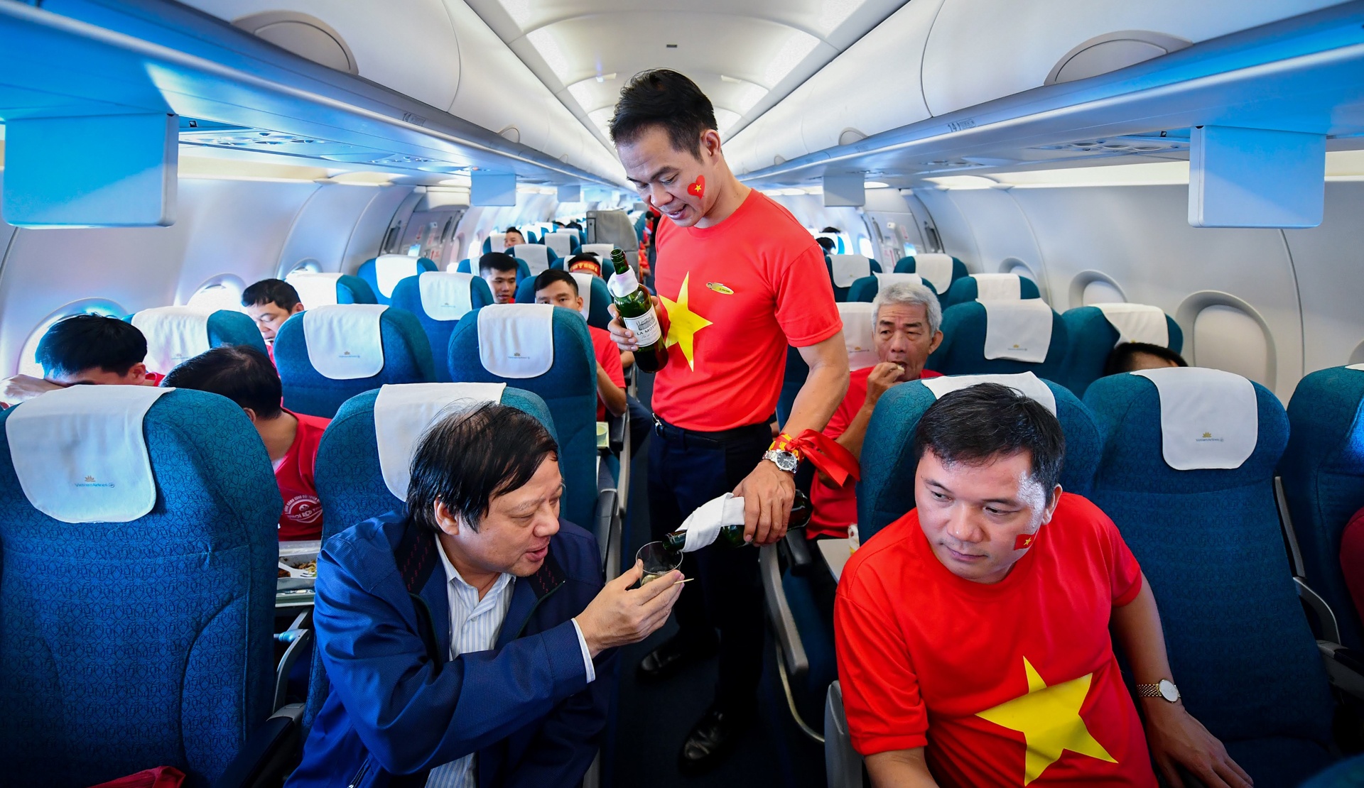 hanh trinh sang Philippines co vu doi tuyen Viet Nam cua gan 300 co dong vien sai gon anh 1